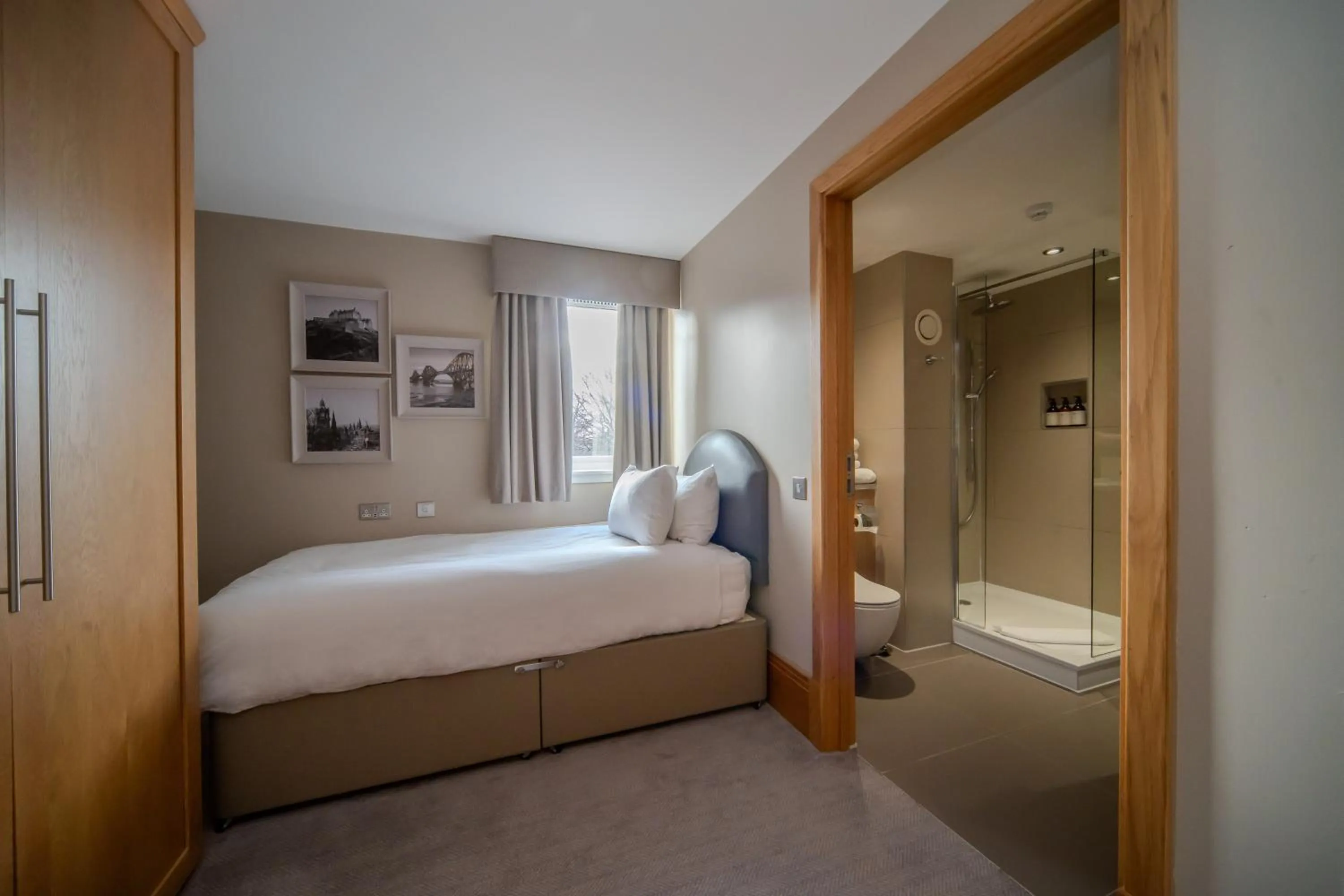 Bedroom, Bed in The Scholar