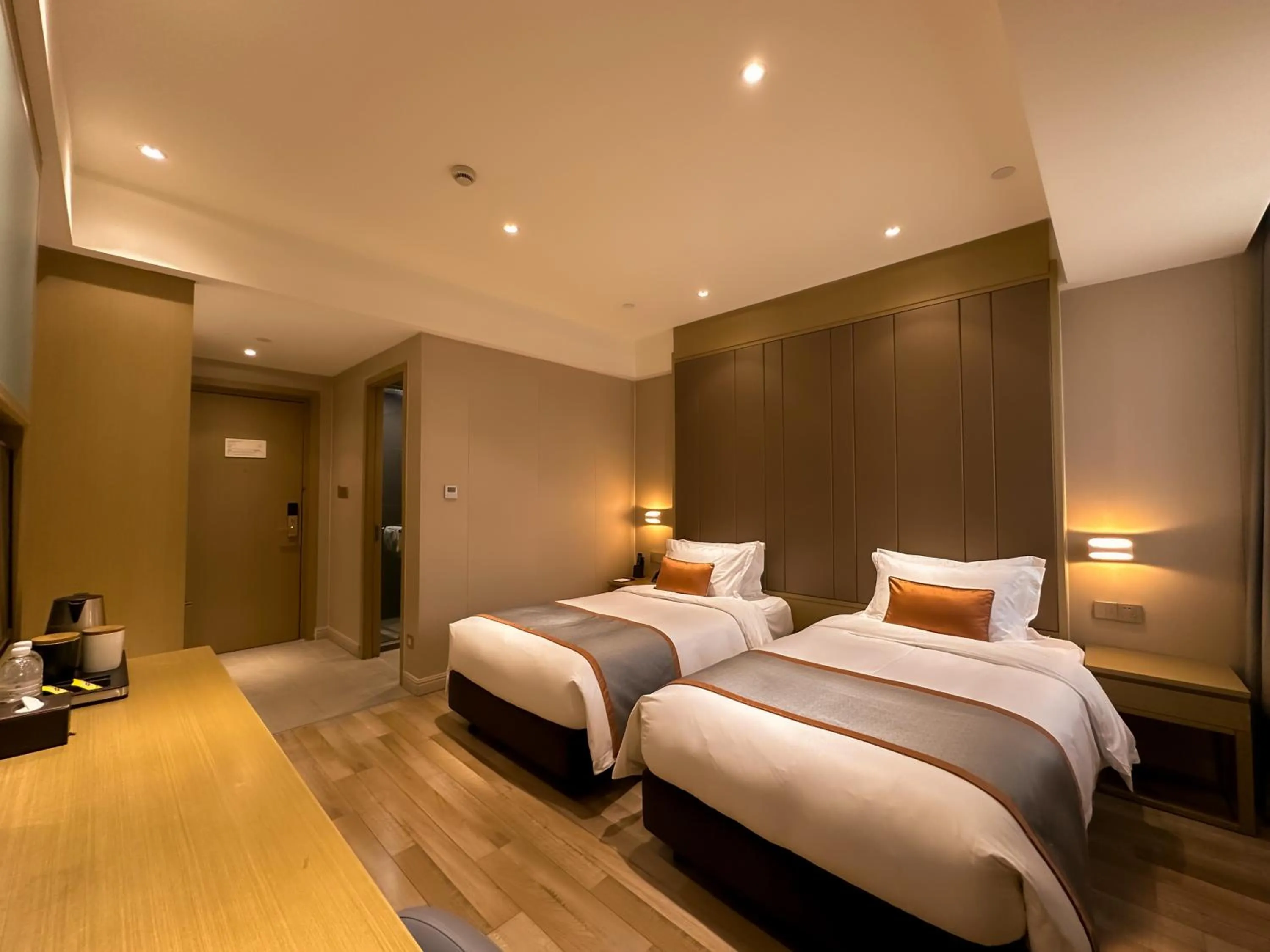 Bed in SHANGHAI-DECO Hotel-Free shuttle bus to Pudong Airport and Disneyland