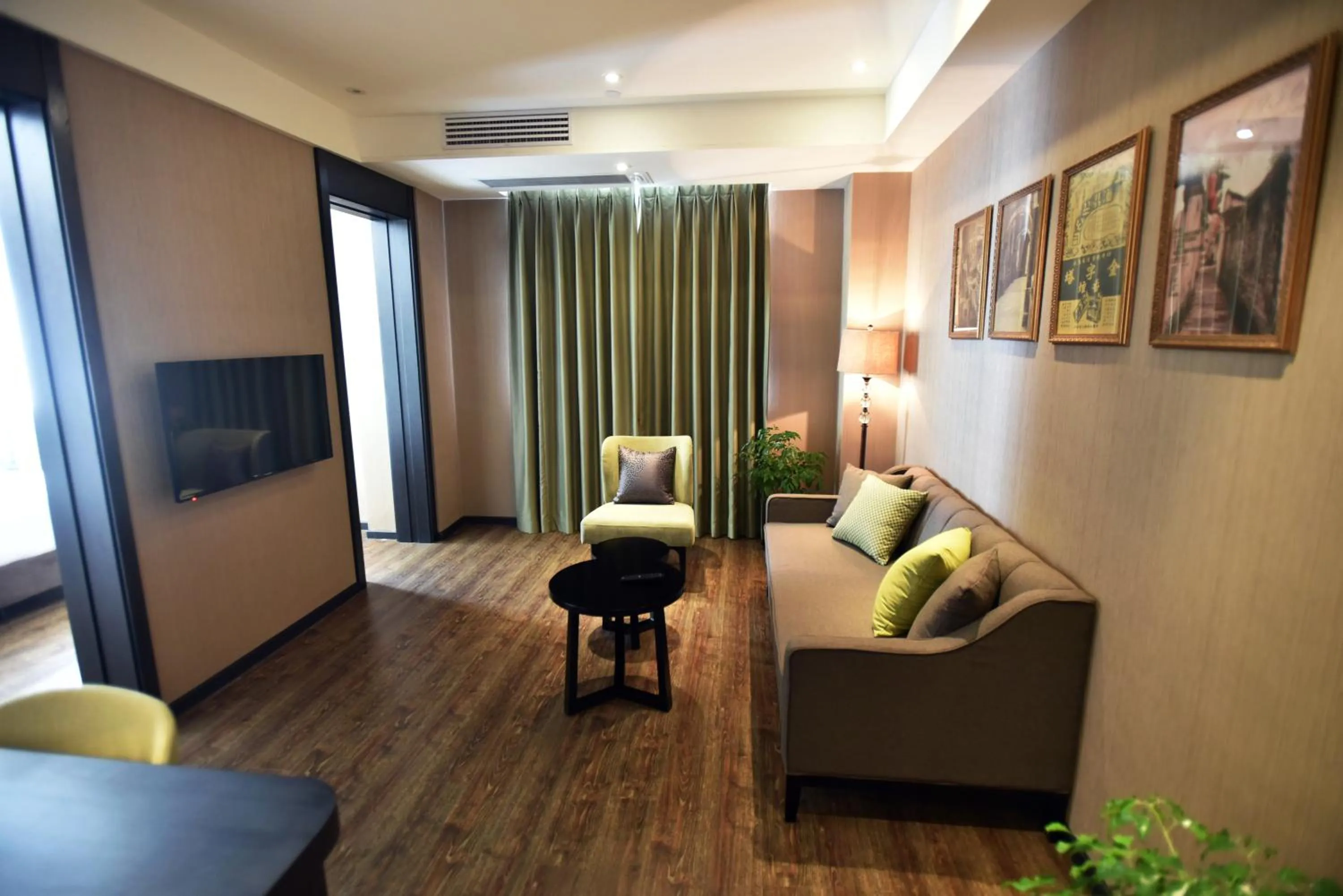 Living room in SHANGHAI-DECO Hotel-Free shuttle bus to Pudong Airport and Disneyland