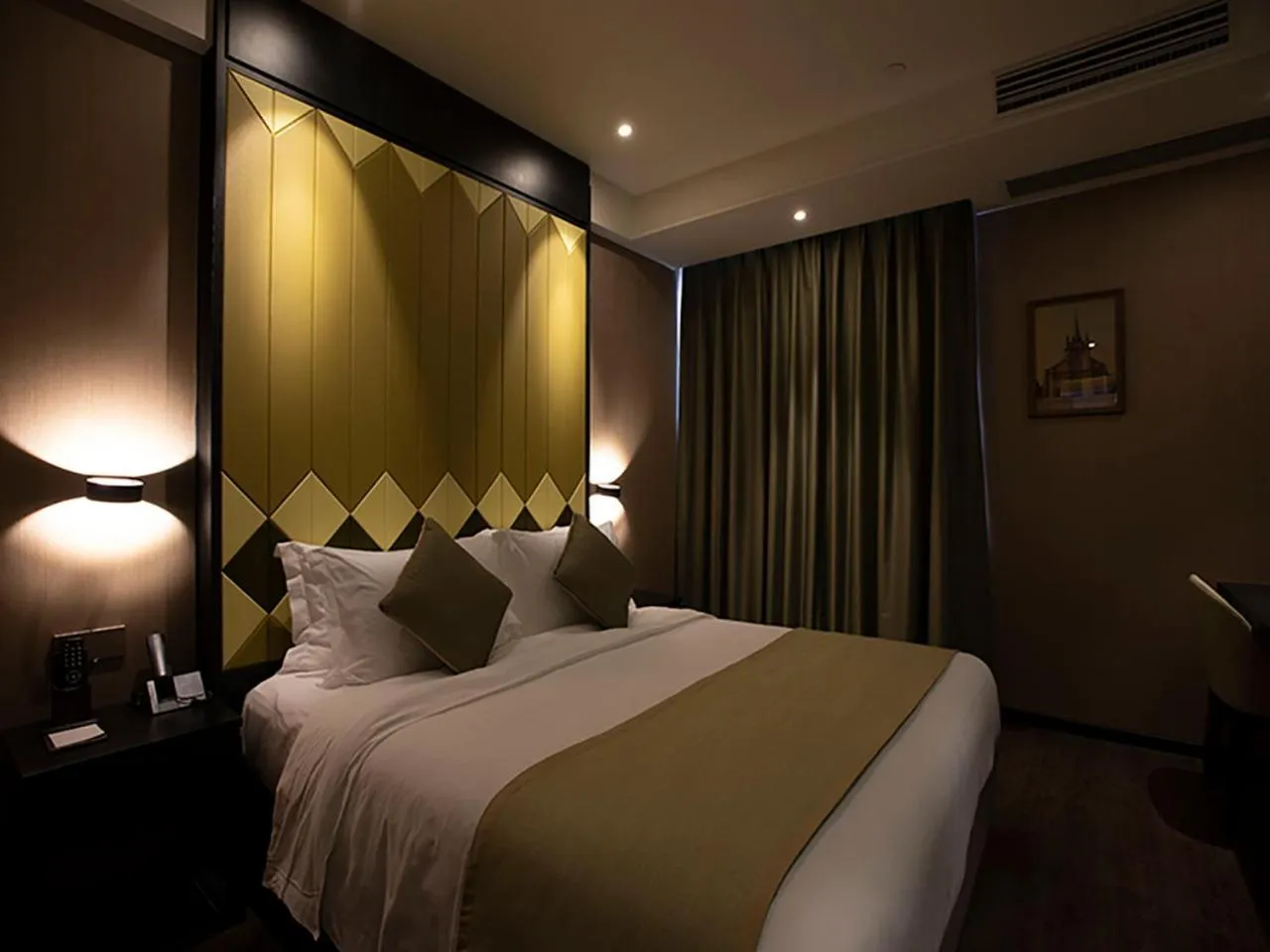 Bed in SHANGHAI-DECO Hotel-Free shuttle bus to Pudong Airport and Disneyland