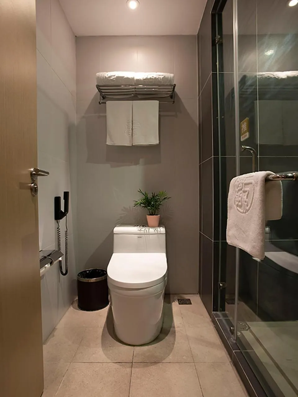 Shower in SHANGHAI-DECO Hotel-Free shuttle bus to Pudong Airport and Disneyland