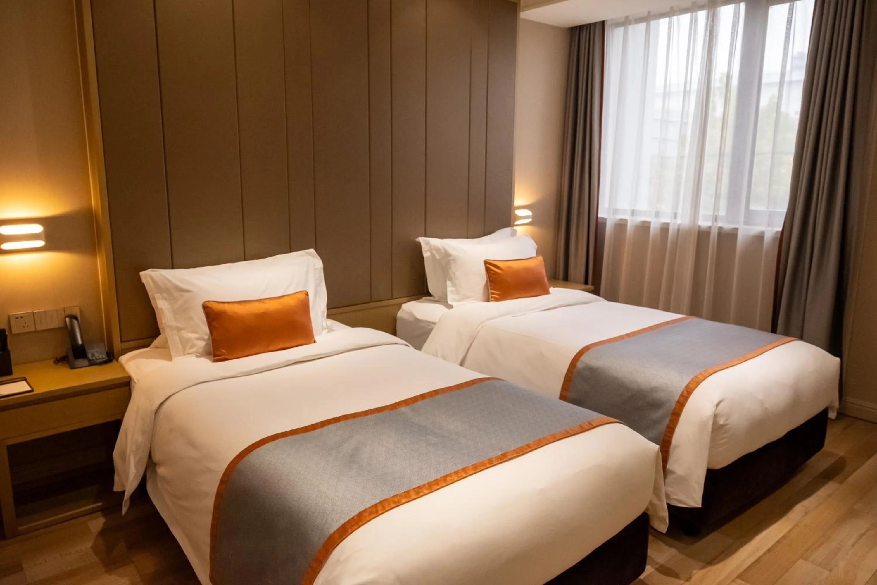Bed in SHANGHAI-DECO Hotel-Free shuttle bus to Pudong Airport and Disneyland