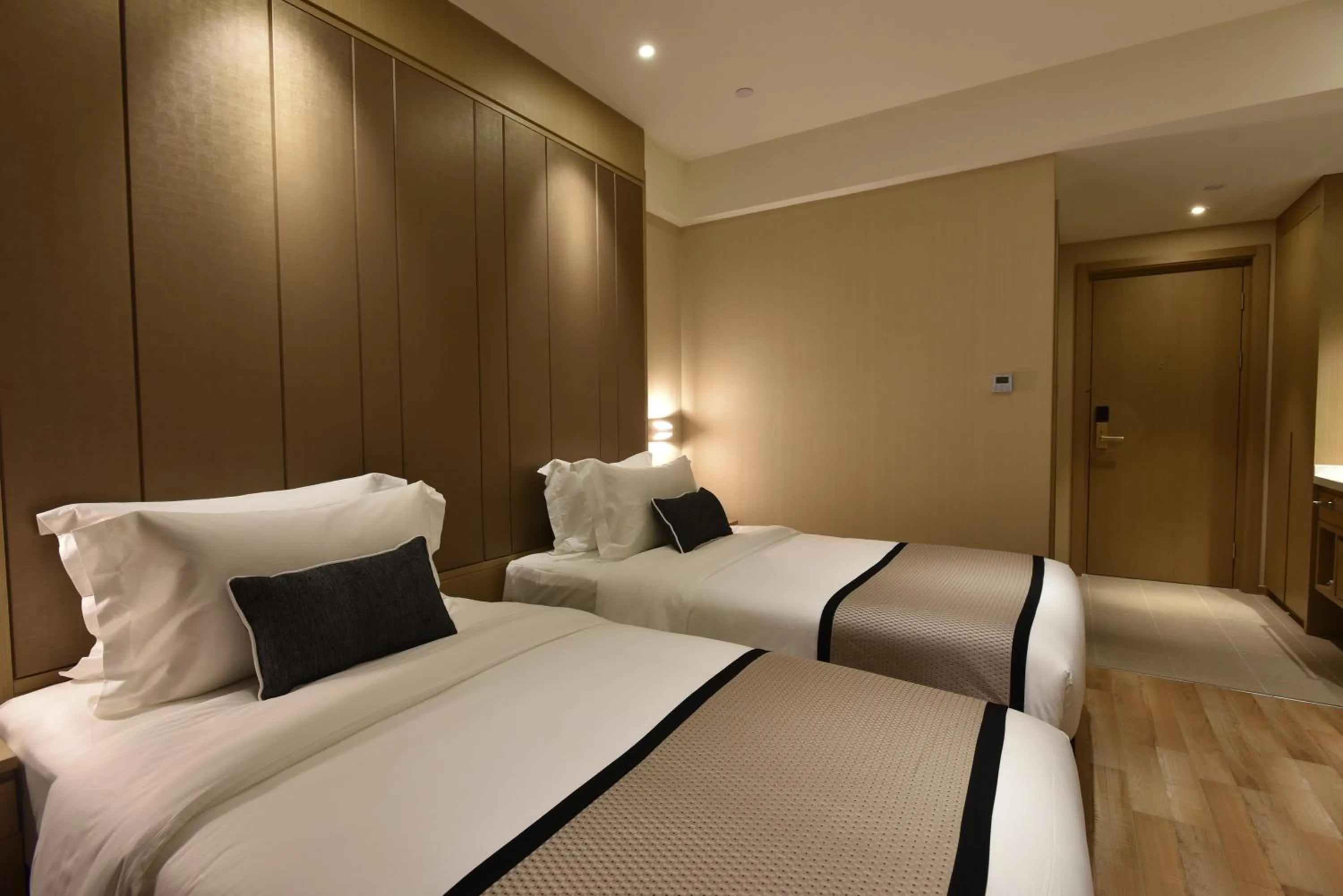 Bed in SHANGHAI-DECO Hotel-Free shuttle bus to Pudong Airport and Disneyland