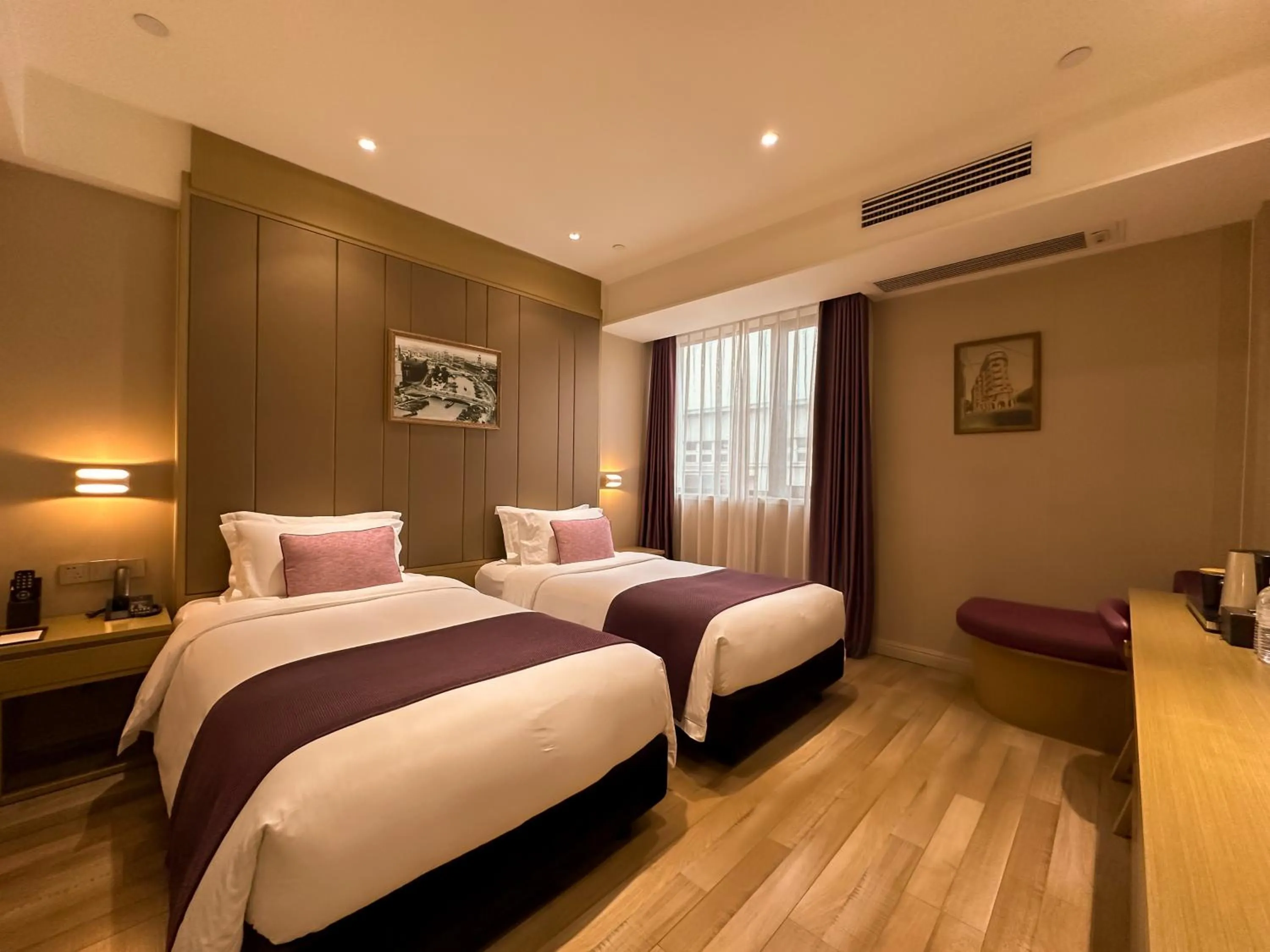 Bed in SHANGHAI-DECO Hotel-Free shuttle bus to Pudong Airport and Disneyland
