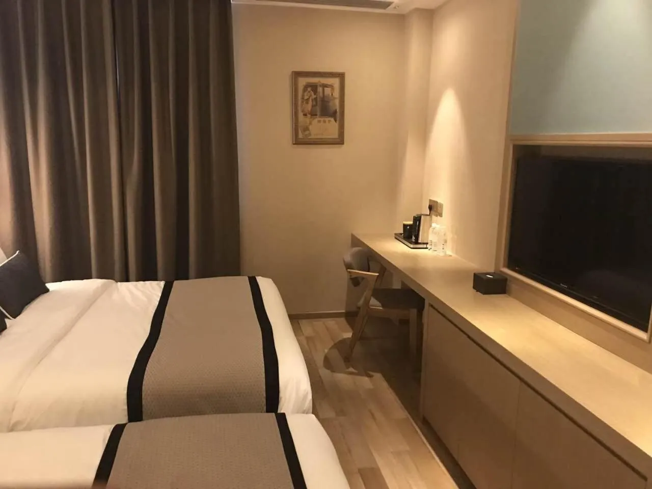 Bed in SHANGHAI-DECO Hotel-Free shuttle bus to Pudong Airport and Disneyland