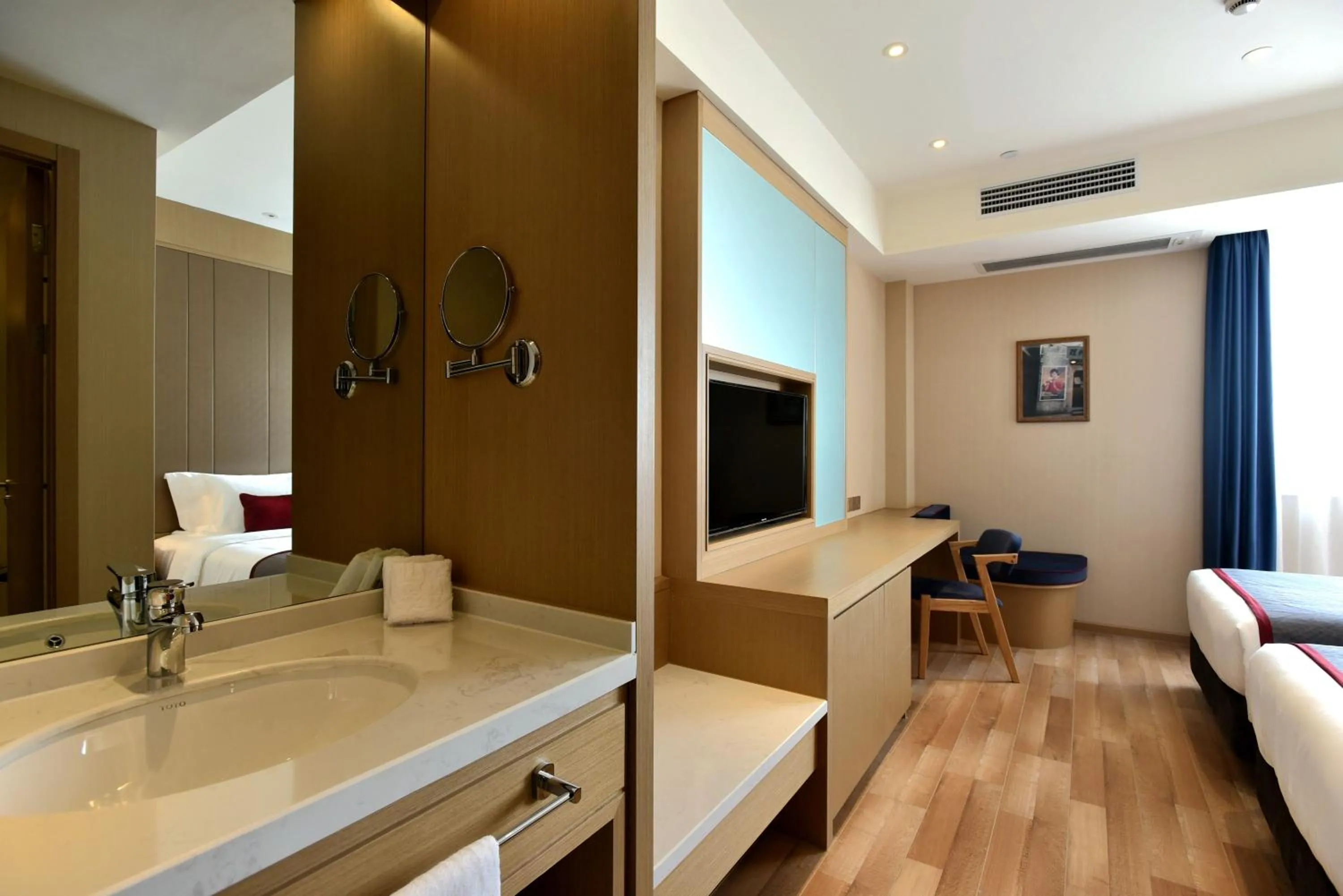 Living room in SHANGHAI-DECO Hotel-Free shuttle bus to Pudong Airport and Disneyland