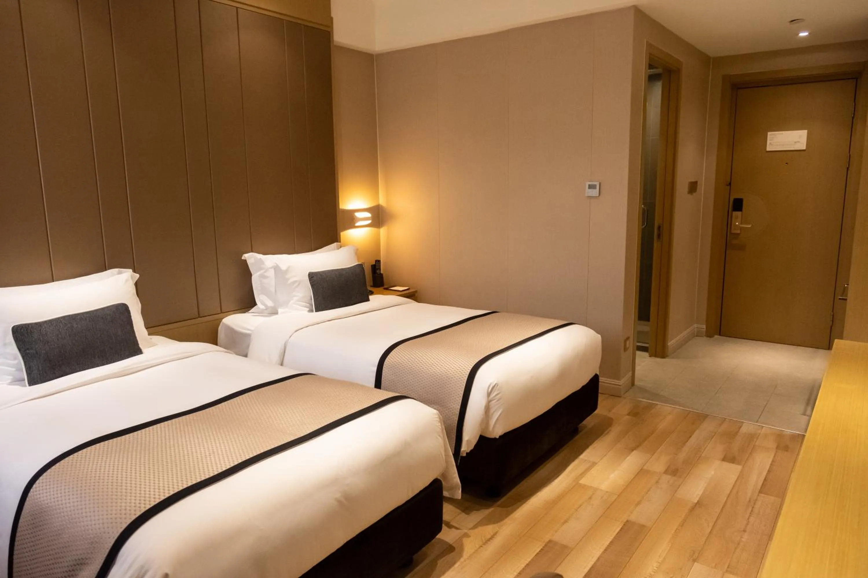 Bed in SHANGHAI-DECO Hotel-Free shuttle bus to Pudong Airport and Disneyland