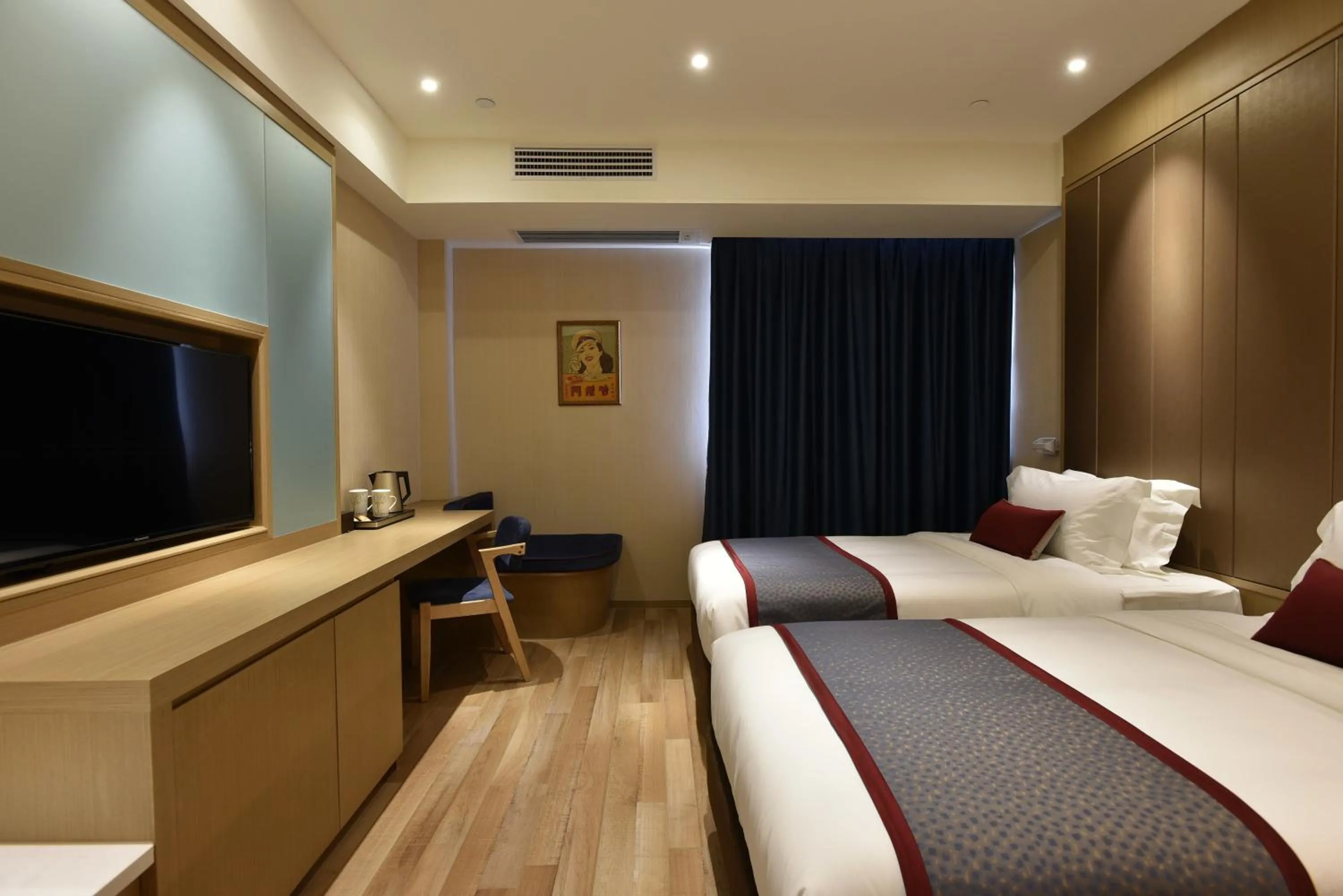 Bed in SHANGHAI-DECO Hotel-Free shuttle bus to Pudong Airport and Disneyland