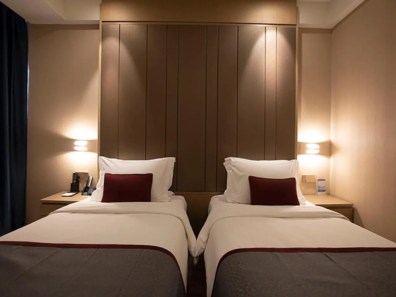 Bed in SHANGHAI-DECO Hotel-Free shuttle bus to Pudong Airport and Disneyland
