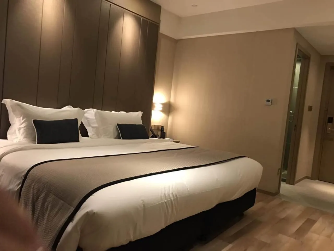Bed in SHANGHAI-DECO Hotel-Free shuttle bus to Pudong Airport and Disneyland