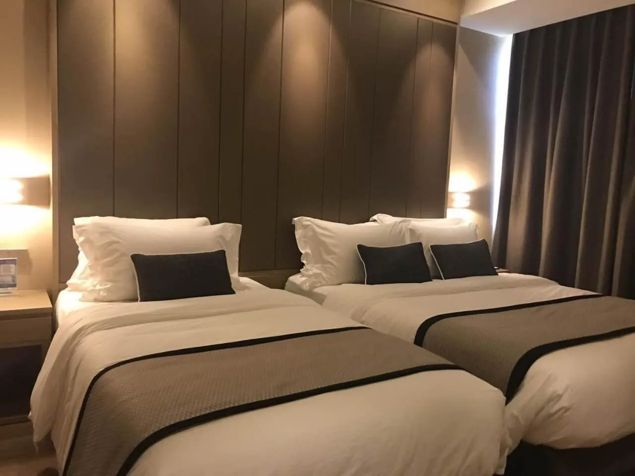 Bed in SHANGHAI-DECO Hotel-Free shuttle bus to Pudong Airport and Disneyland