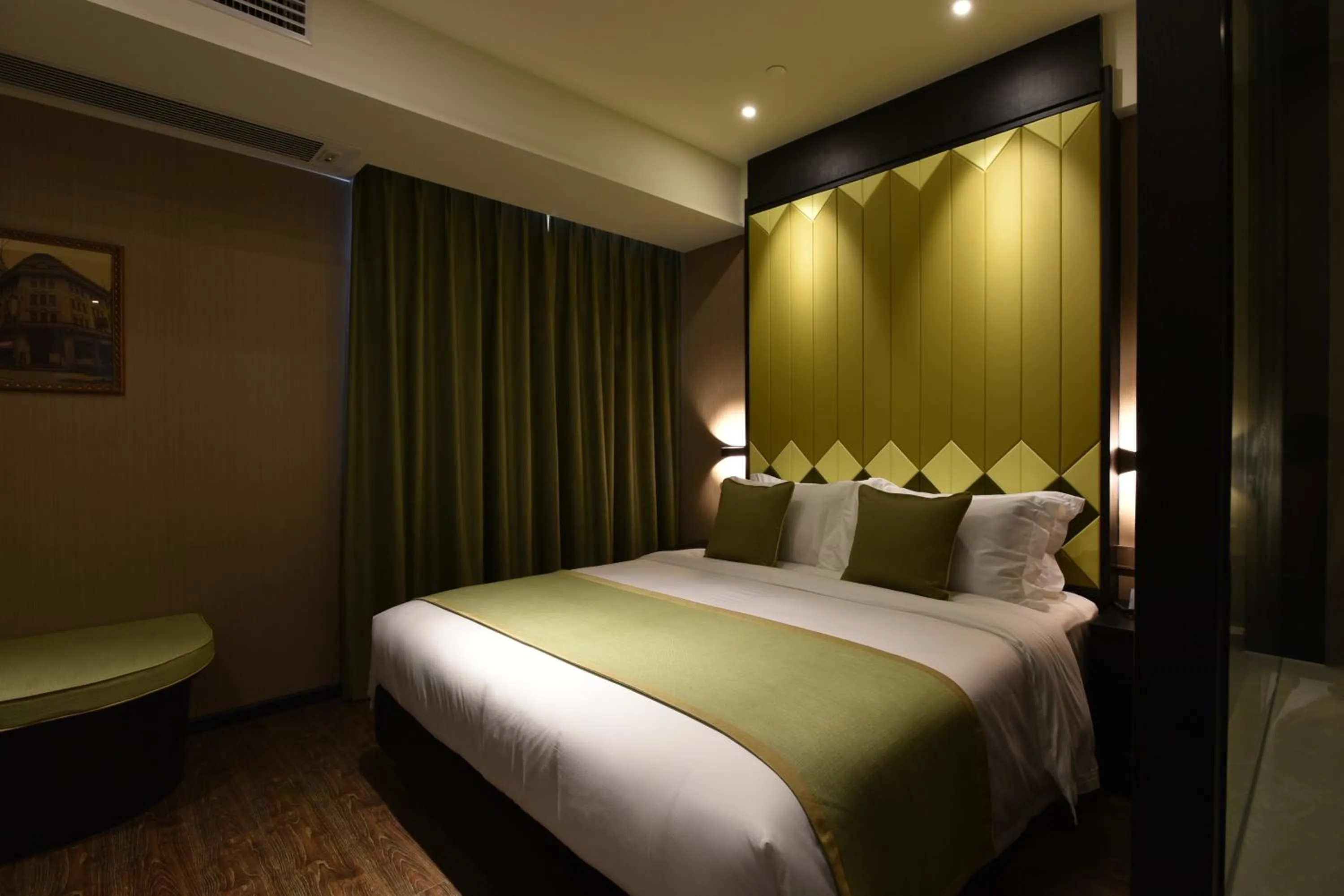 Bed in SHANGHAI-DECO Hotel-Free shuttle bus to Pudong Airport and Disneyland
