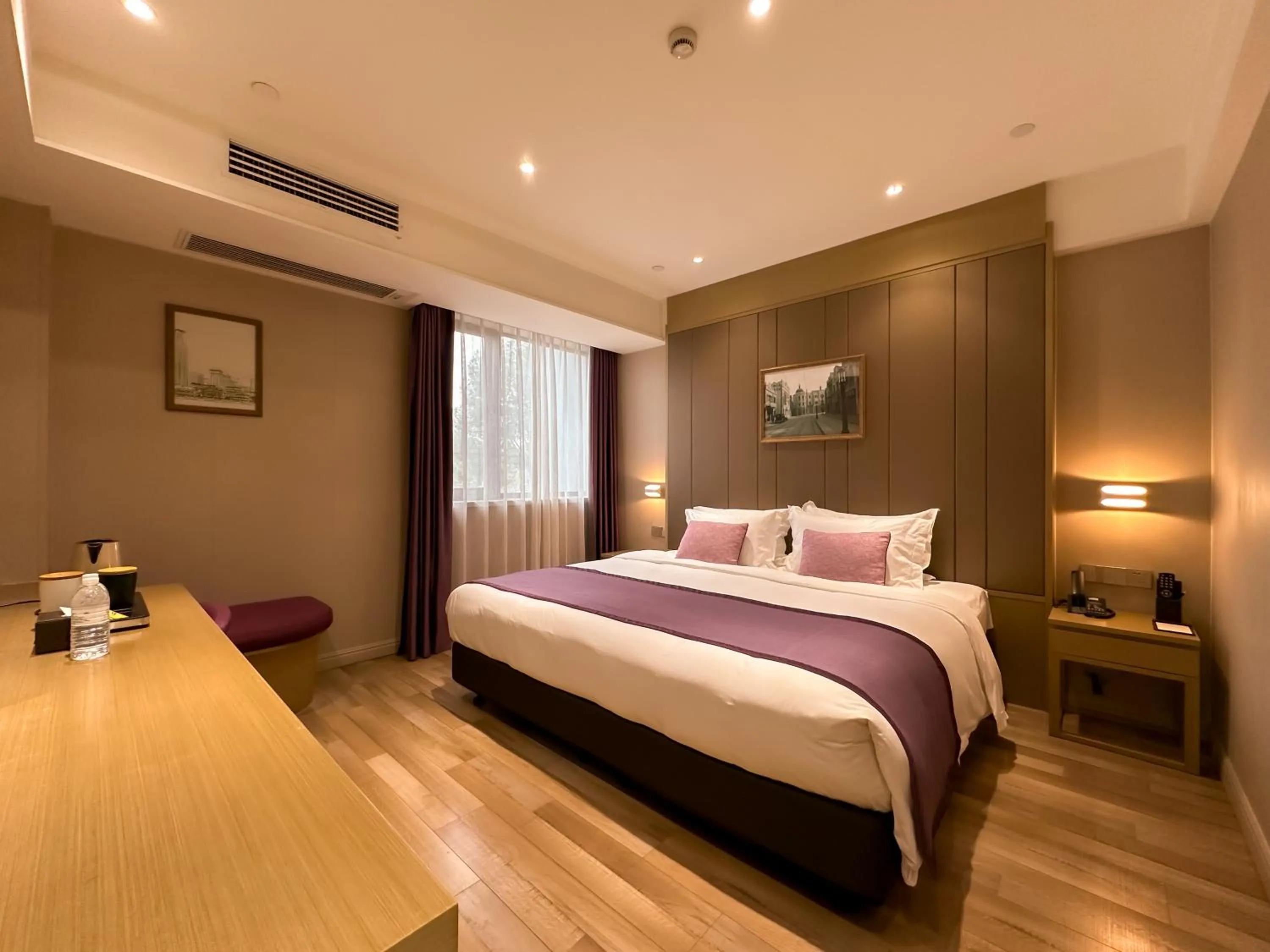 Bed in SHANGHAI-DECO Hotel-Free shuttle bus to Pudong Airport and Disneyland