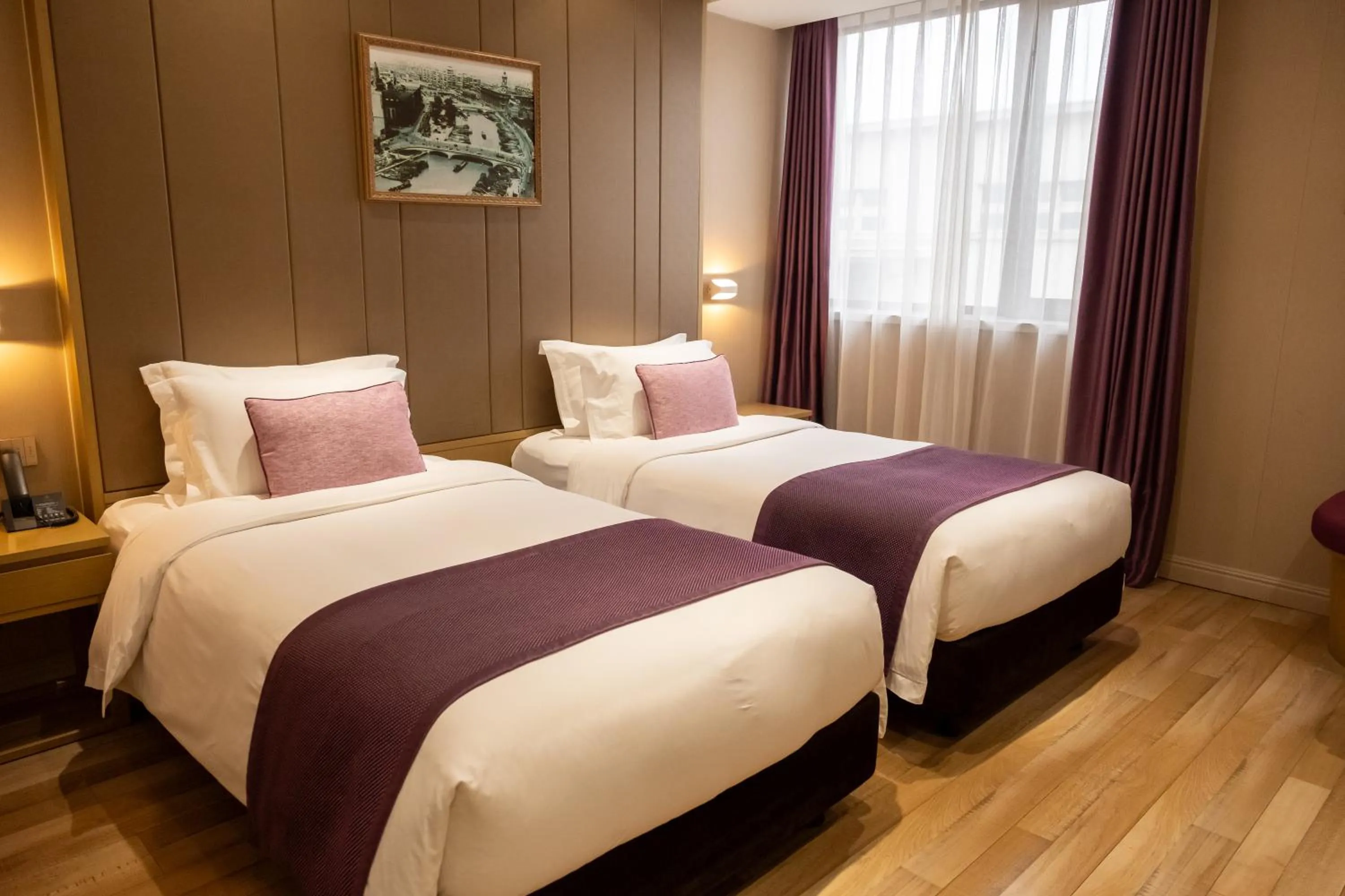 Bed in SHANGHAI-DECO Hotel-Free shuttle bus to Pudong Airport and Disneyland