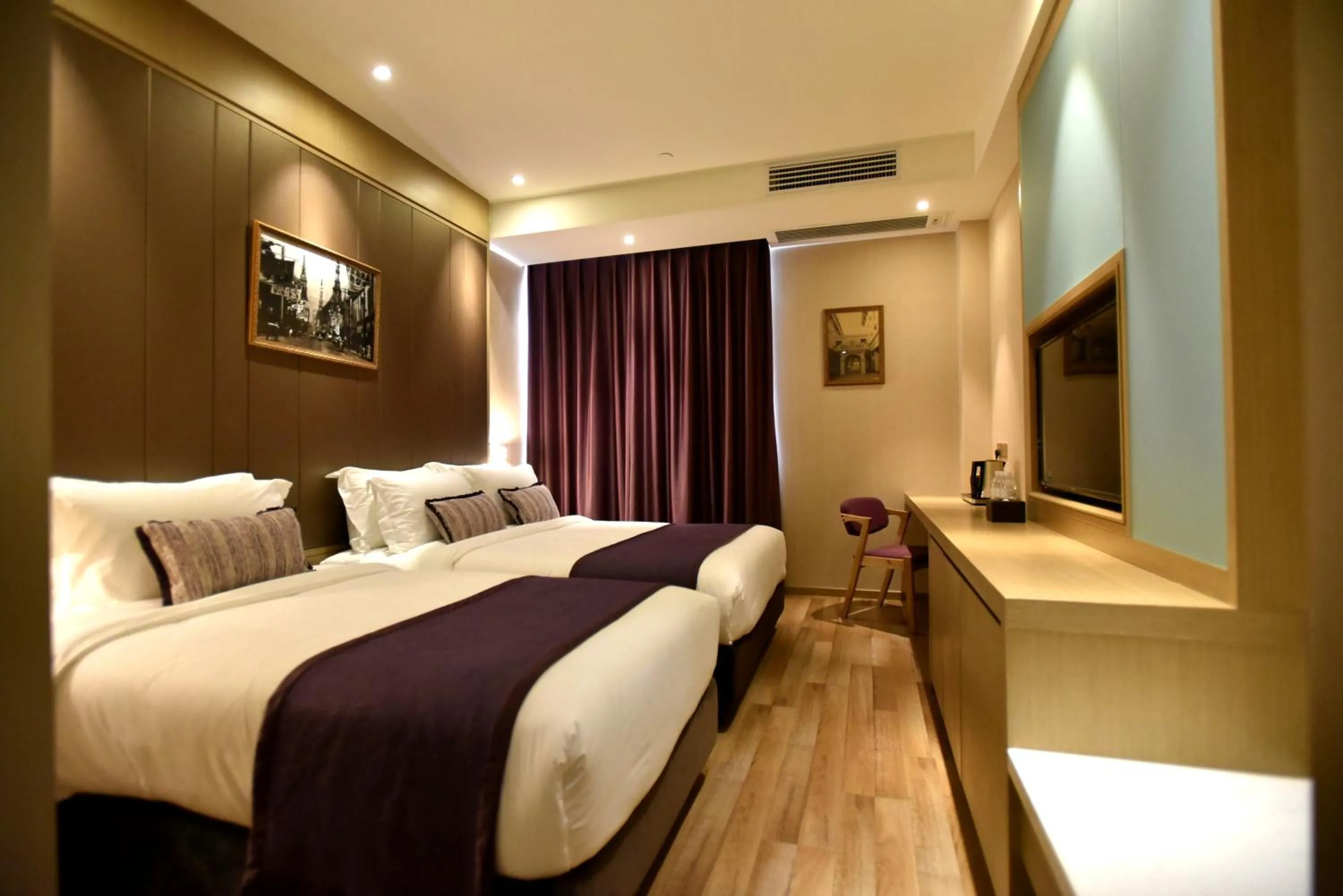 Bed in SHANGHAI-DECO Hotel-Free shuttle bus to Pudong Airport and Disneyland