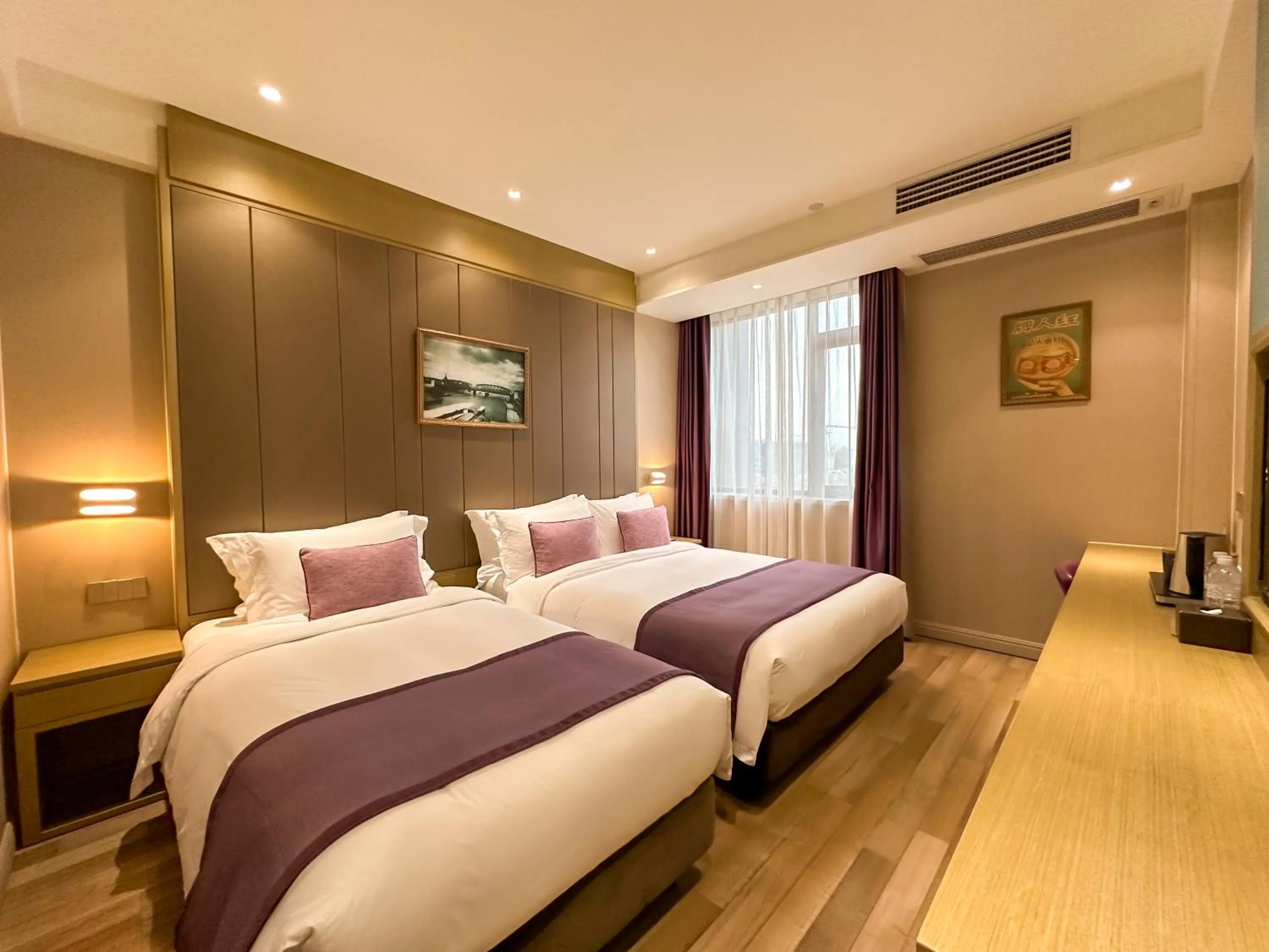 Bed in SHANGHAI-DECO Hotel-Free shuttle bus to Pudong Airport and Disneyland