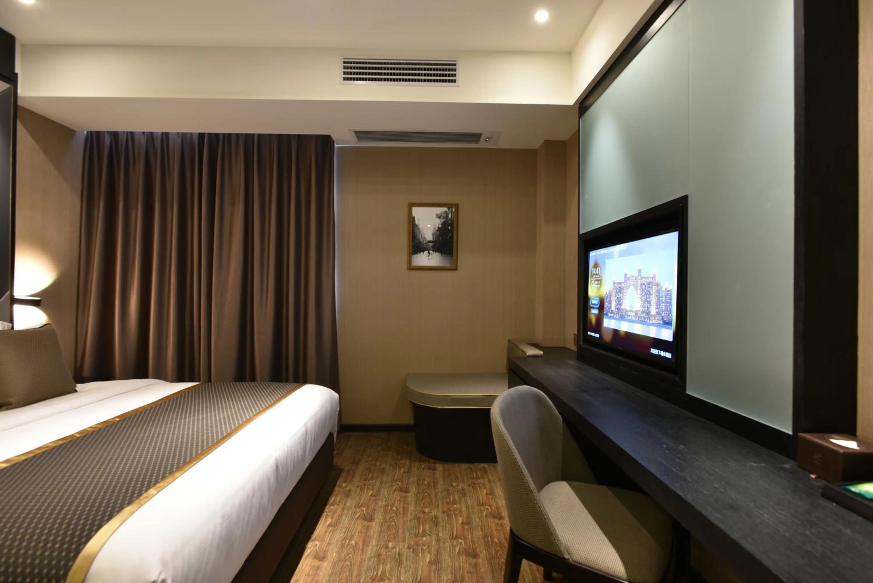 Bed in SHANGHAI-DECO Hotel-Free shuttle bus to Pudong Airport and Disneyland