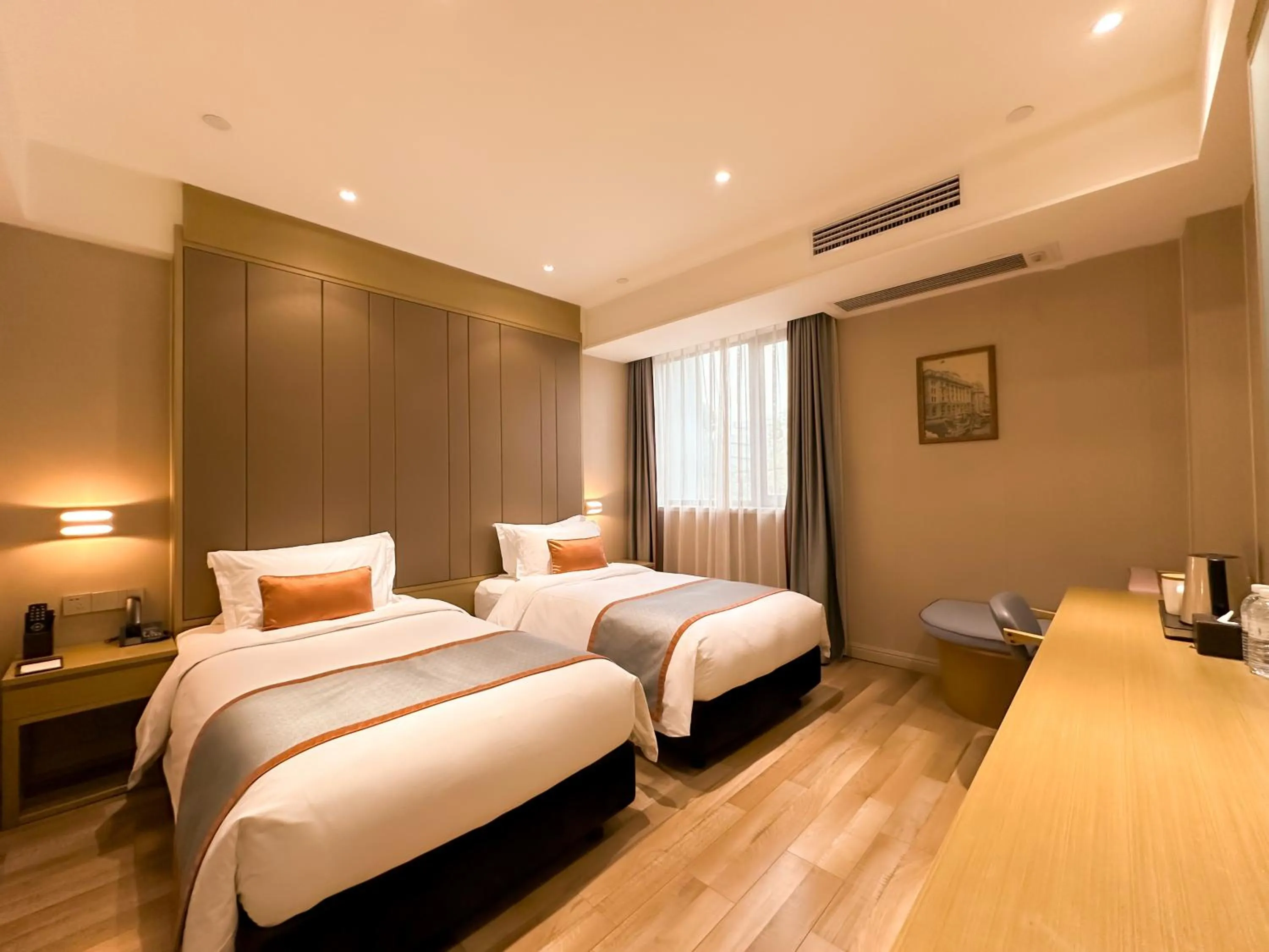 Bed in SHANGHAI-DECO Hotel-Free shuttle bus to Pudong Airport and Disneyland