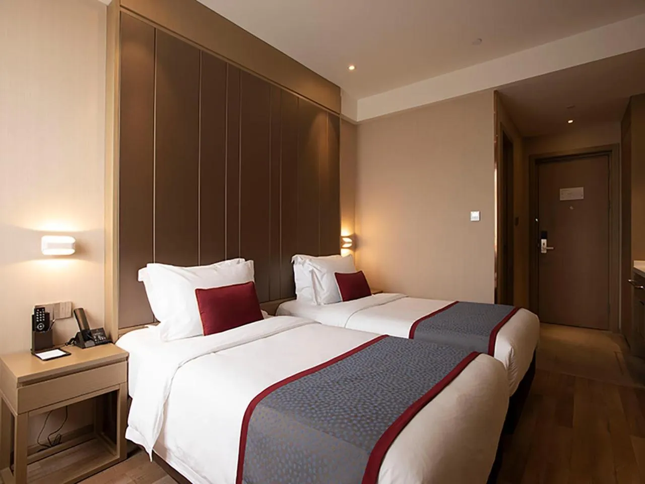 Photo of the whole room, Bed in SHANGHAI-DECO Hotel-Free shuttle bus to Pudong Airport and Disneyland