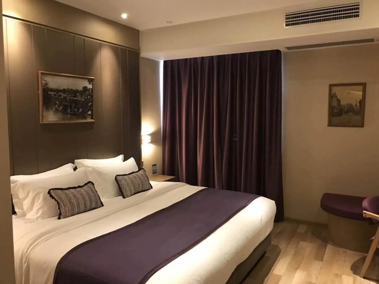 Bed in SHANGHAI-DECO Hotel-Free shuttle bus to Pudong Airport and Disneyland