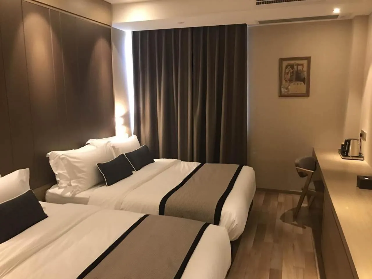 Bed in SHANGHAI-DECO Hotel-Free shuttle bus to Pudong Airport and Disneyland