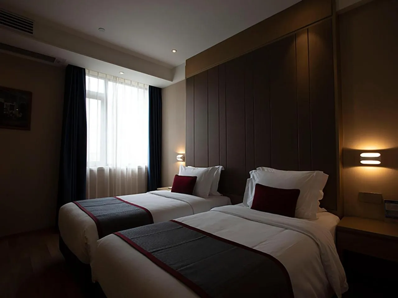 Bed in SHANGHAI-DECO Hotel-Free shuttle bus to Pudong Airport and Disneyland