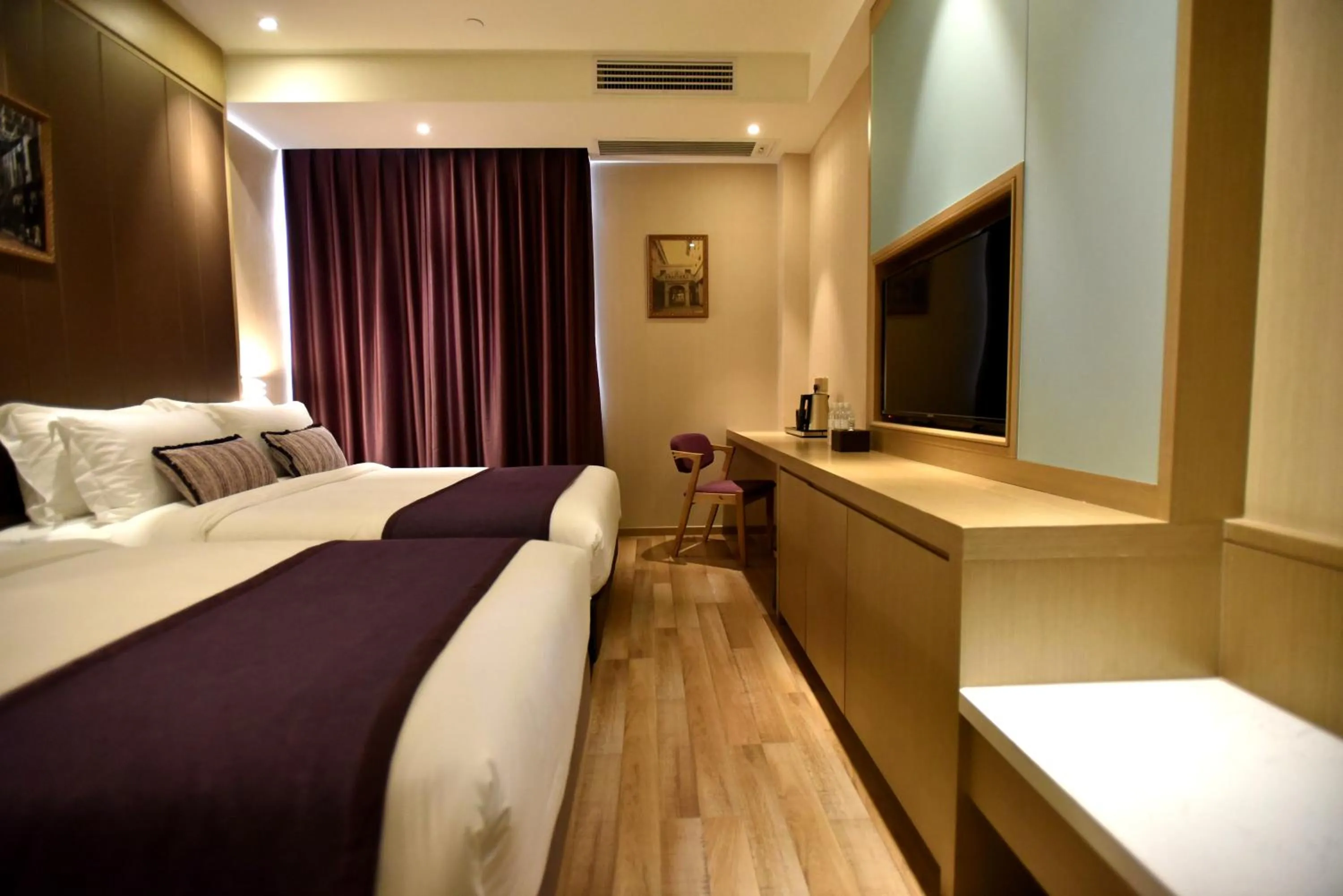 Bed in SHANGHAI-DECO Hotel-Free shuttle bus to Pudong Airport and Disneyland