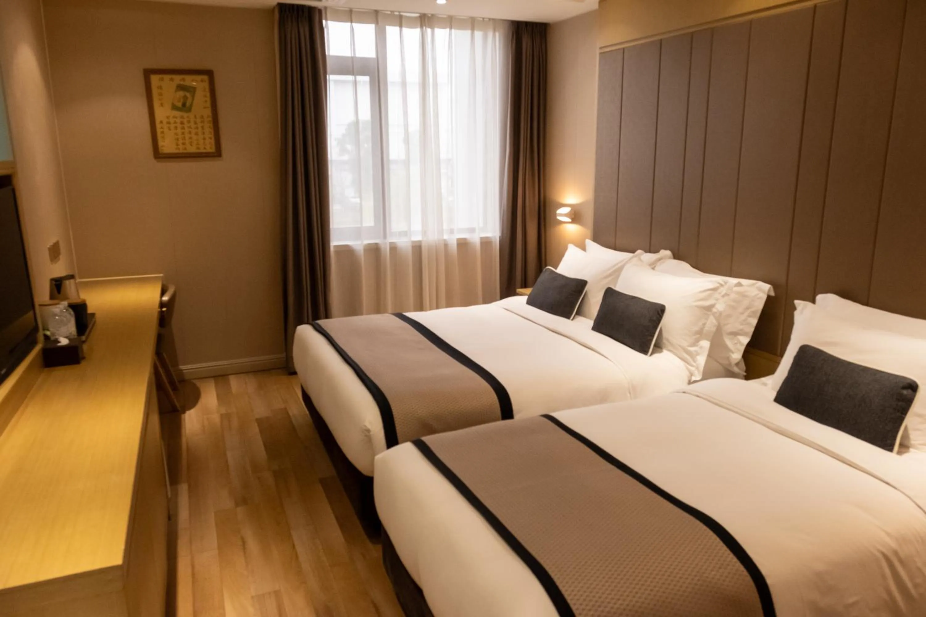Bed in SHANGHAI-DECO Hotel-Free shuttle bus to Pudong Airport and Disneyland