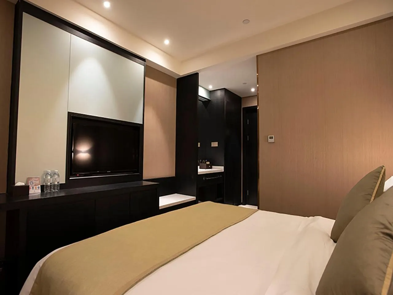 Bed in SHANGHAI-DECO Hotel-Free shuttle bus to Pudong Airport and Disneyland
