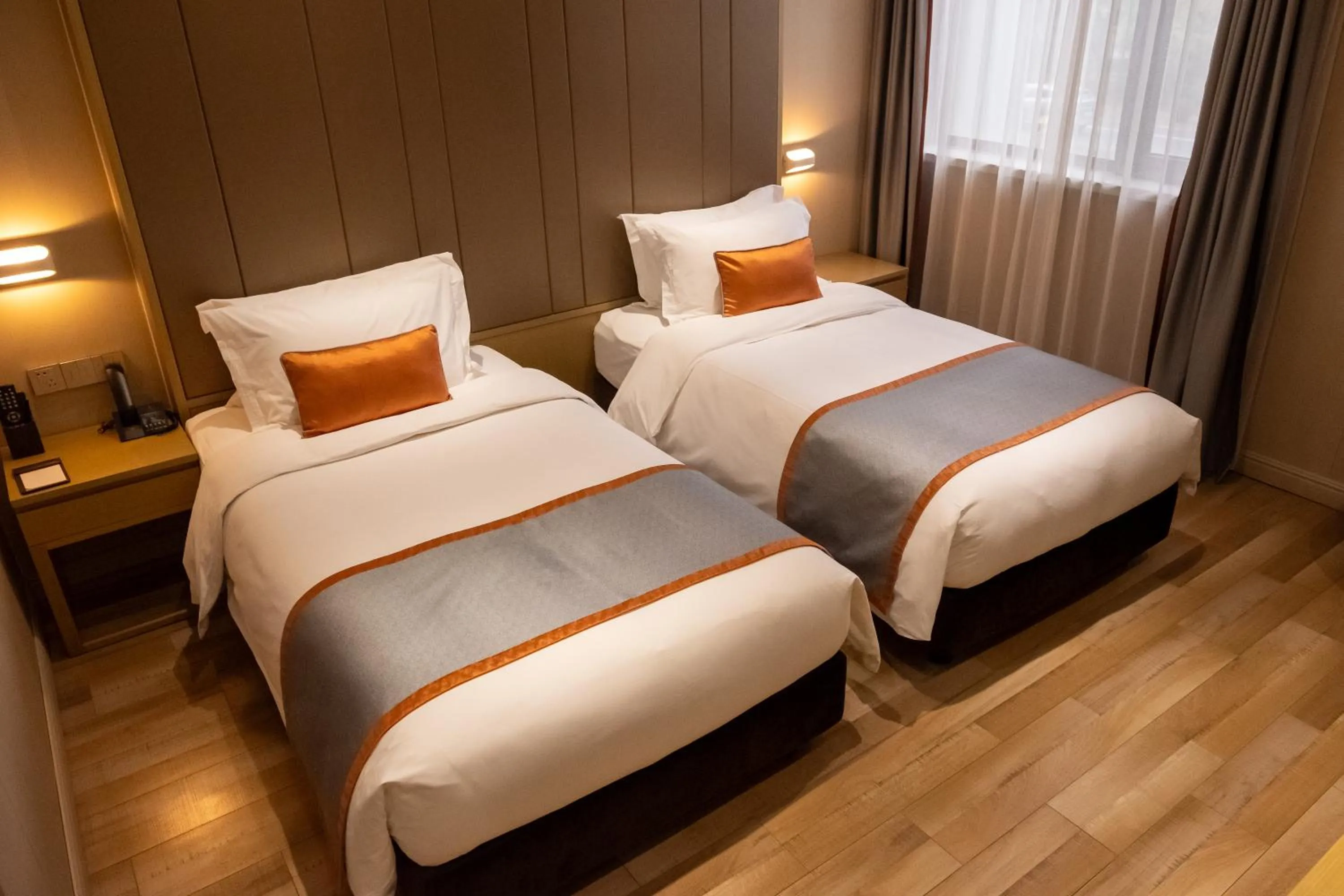 Bed in SHANGHAI-DECO Hotel-Free shuttle bus to Pudong Airport and Disneyland