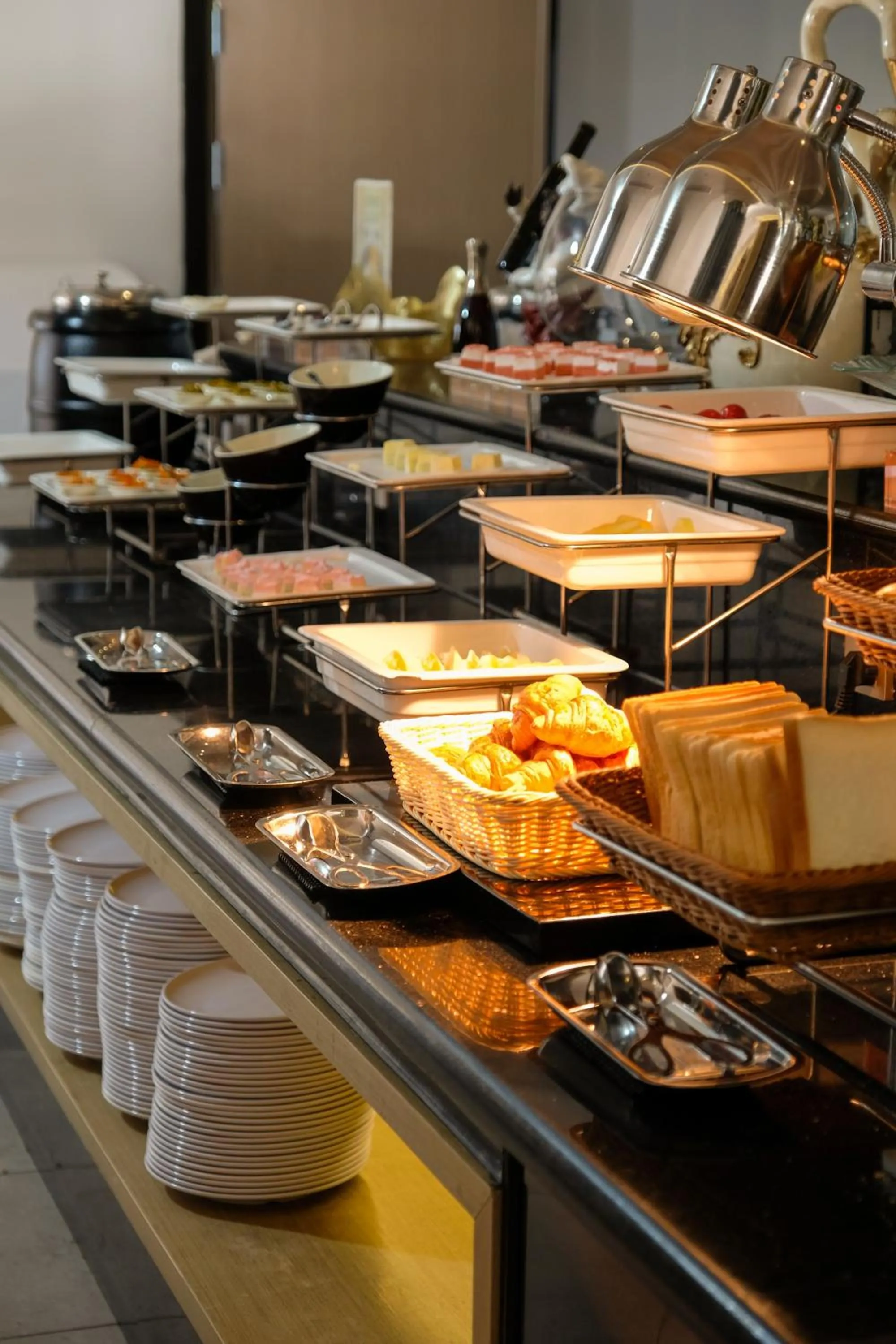 Restaurant/places to eat in SHANGHAI-DECO Hotel-Free shuttle bus to Pudong Airport and Disneyland