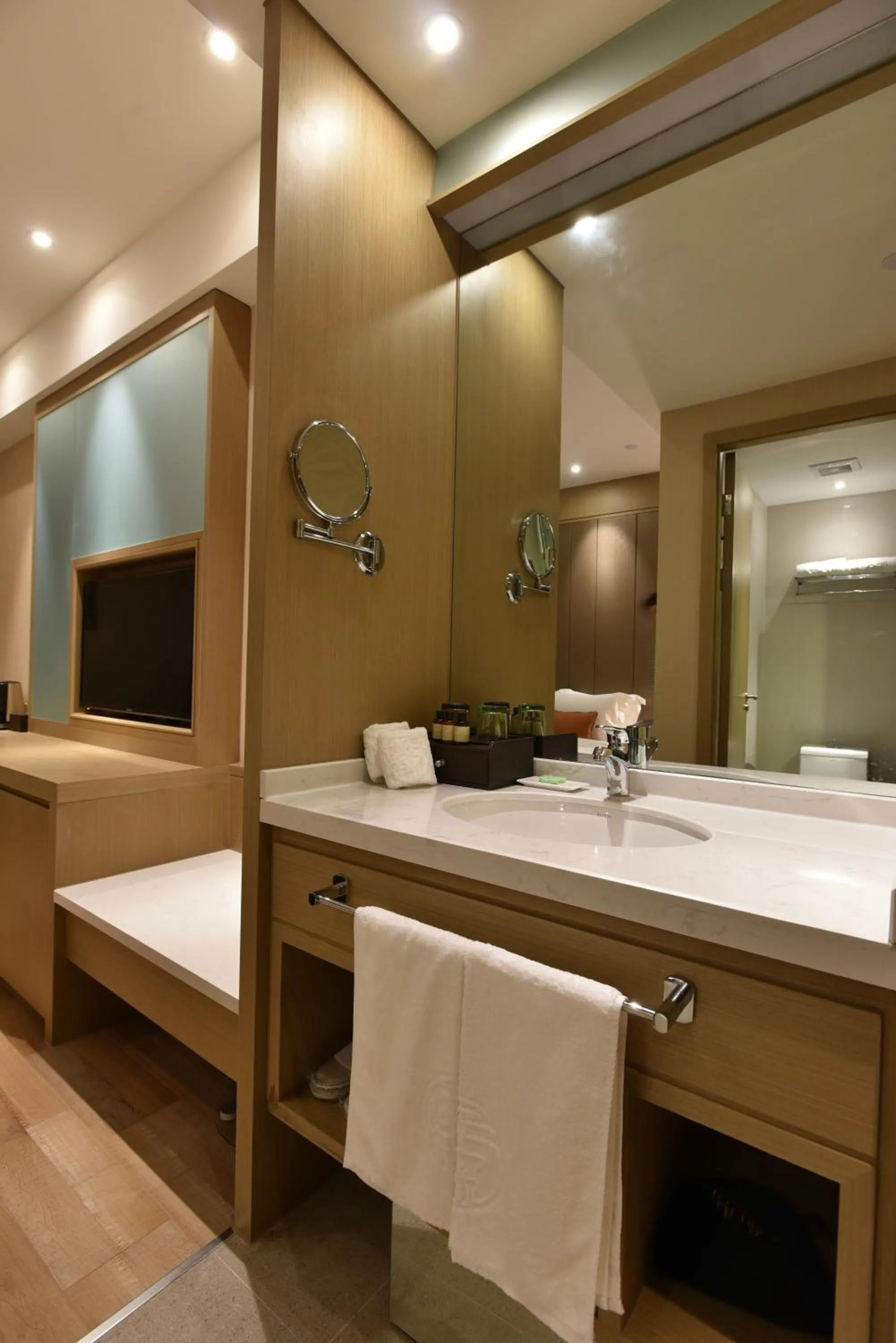 Photo of the whole room, Bed in SHANGHAI-DECO Hotel-Free shuttle bus to Pudong Airport and Disneyland