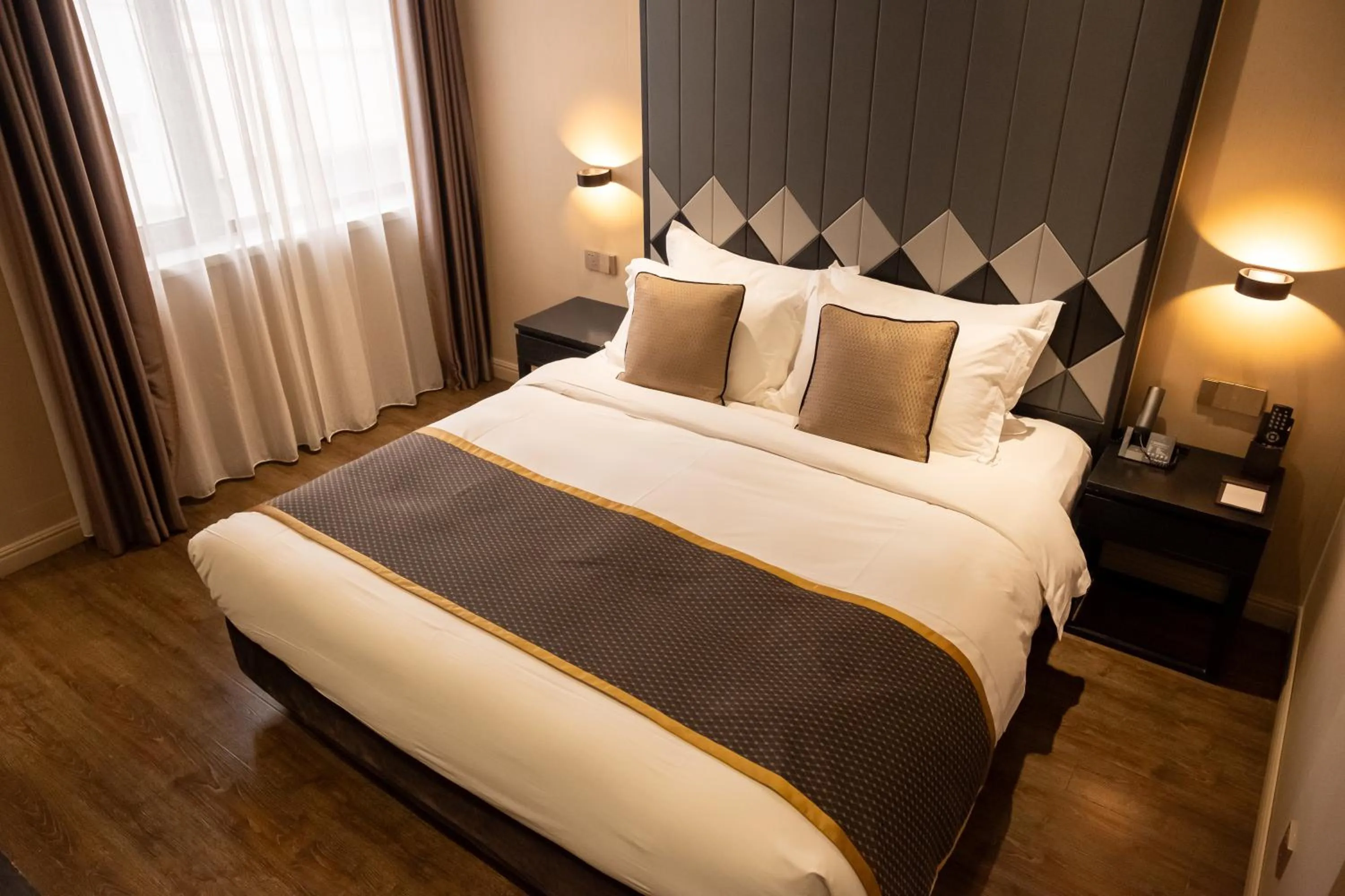 Bed in SHANGHAI-DECO Hotel-Free shuttle bus to Pudong Airport and Disneyland