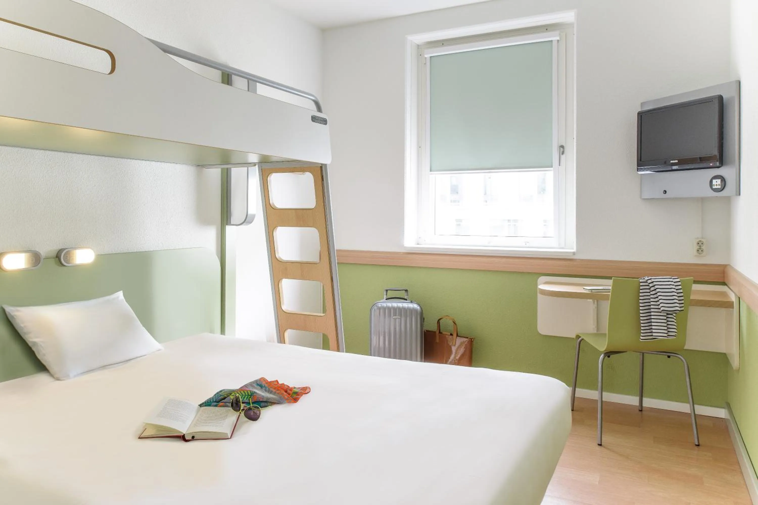 Bed in ibis budget Basel Pratteln