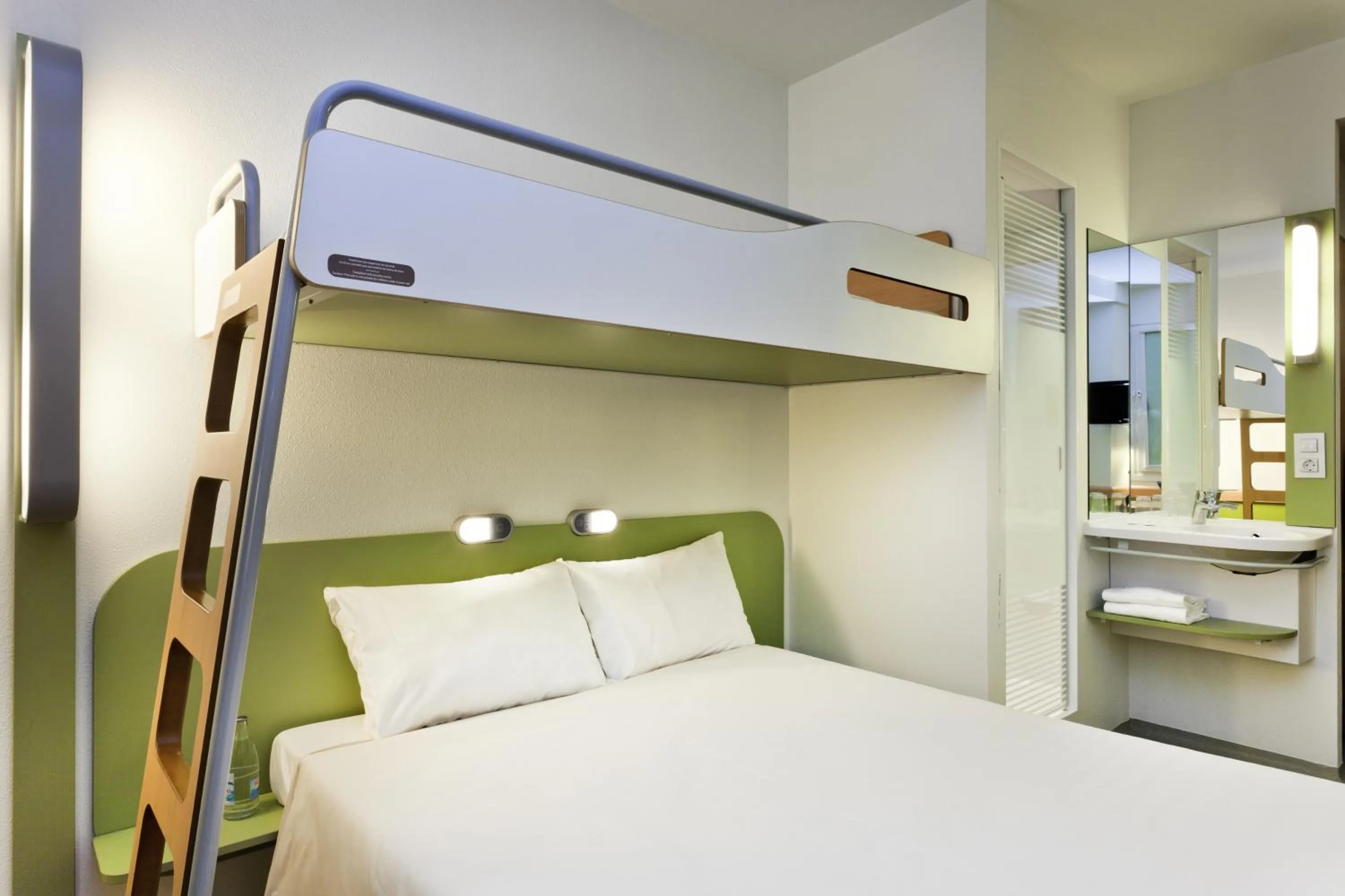 bunk bed, Bed in ibis budget Basel Pratteln