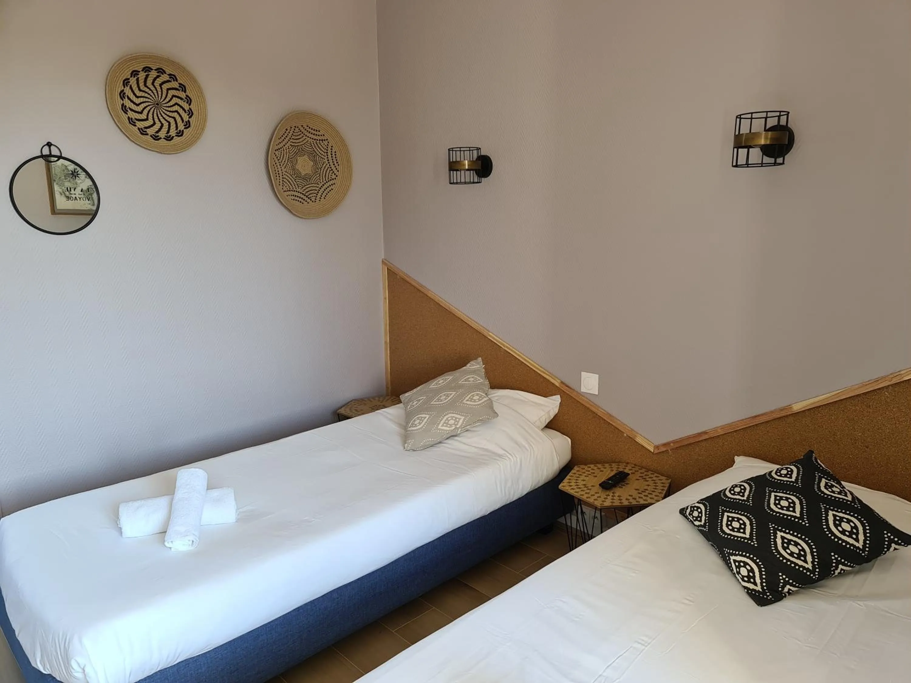 Photo of the whole room, Bed in Hotel Les Vieux Acacias