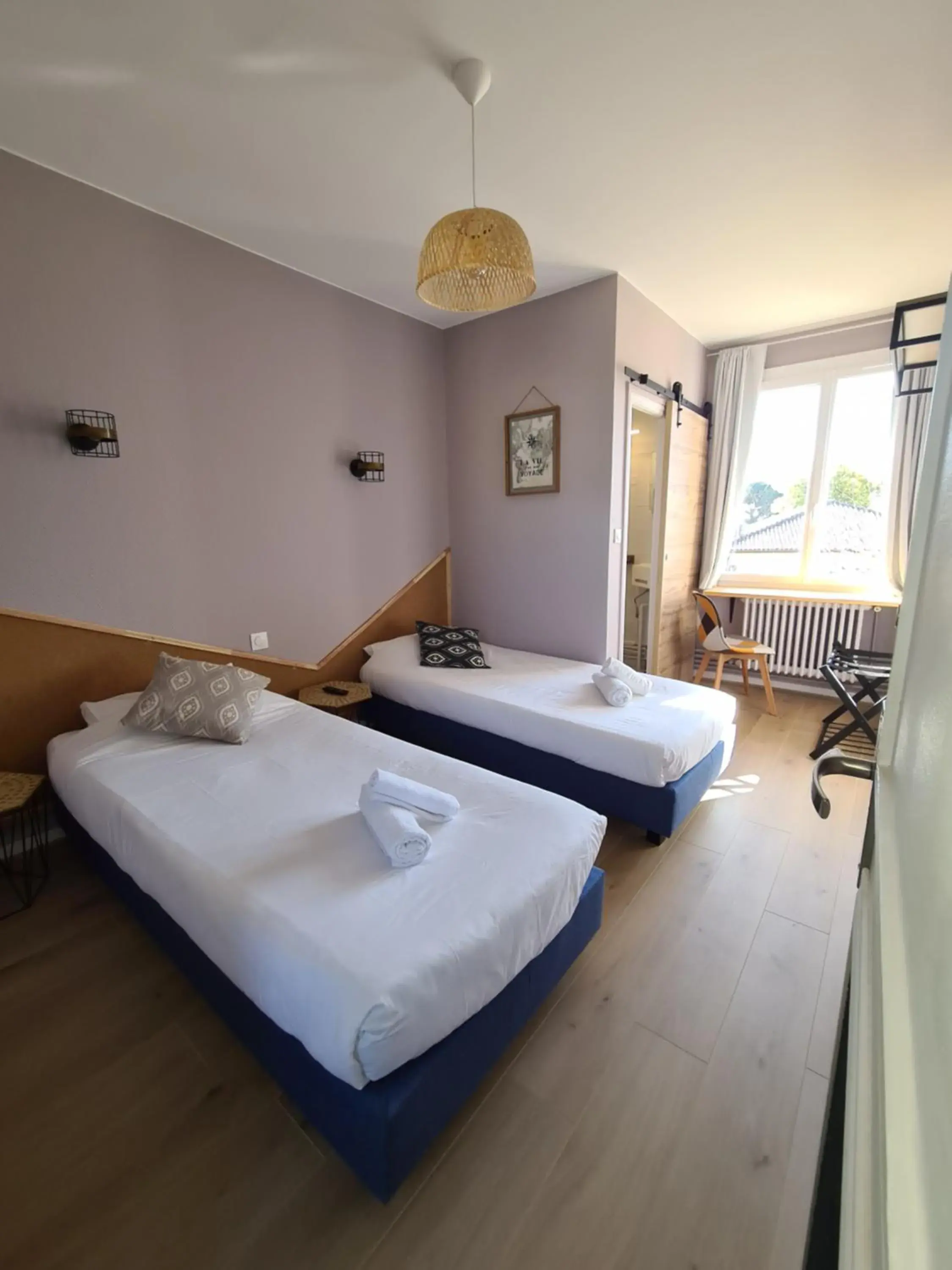 Twin Room in Hotel Les Vieux Acacias Twin Room in Hotel Les Vieux Acacias