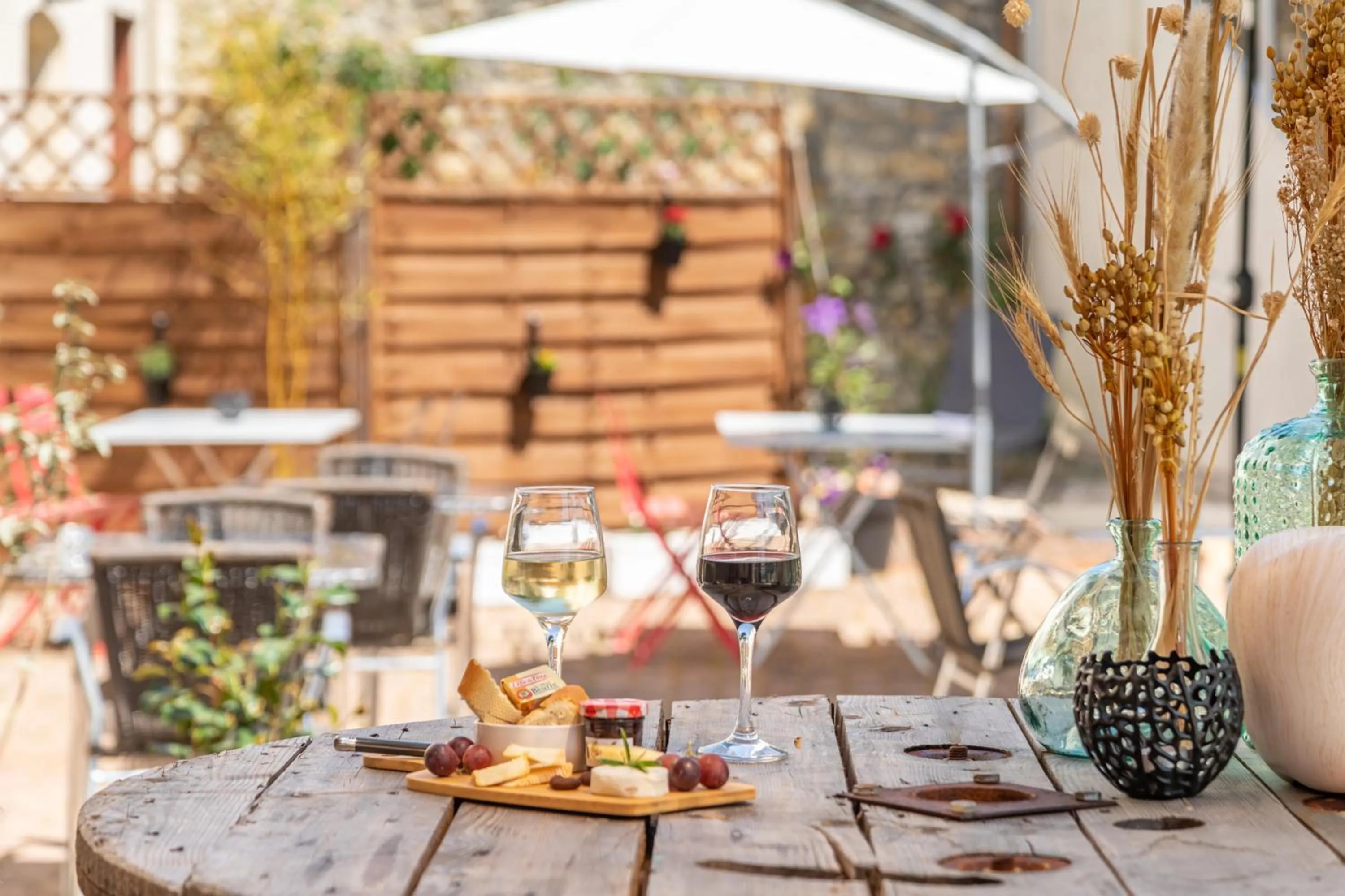 Patio in Hotel Les Vieux Acacias