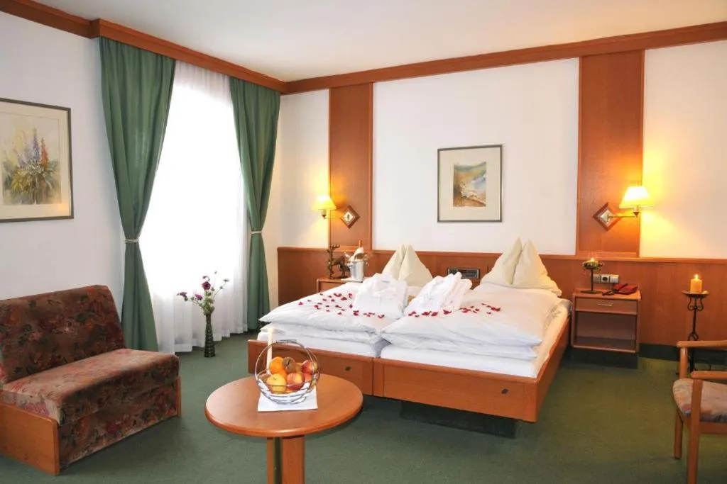 Bed in Hotel Zum Goldenen Hirschen