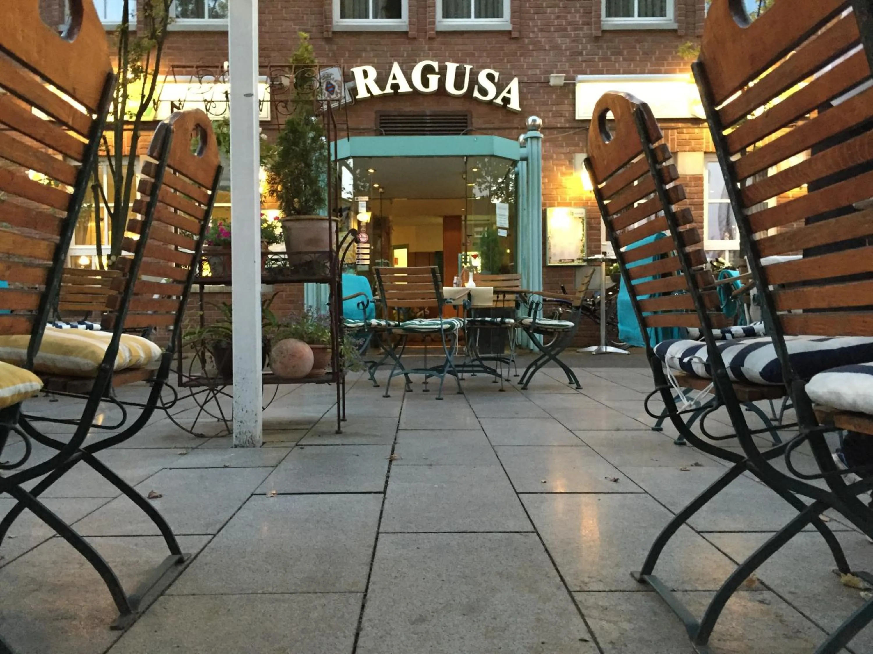 Restaurant/places to eat in Hotel Ragusa