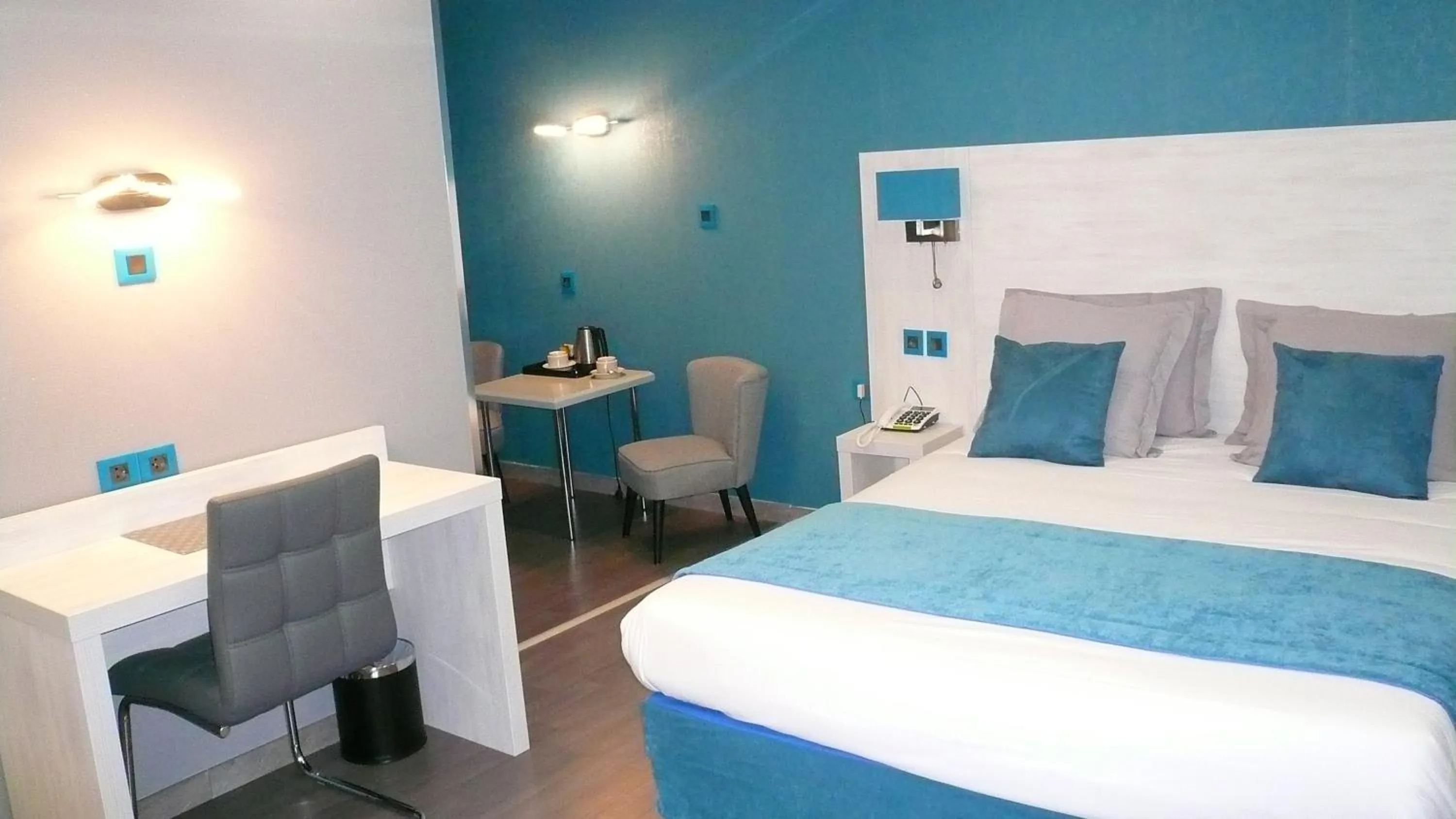 Photo of the whole room, Bed in Hôtel L'Européen