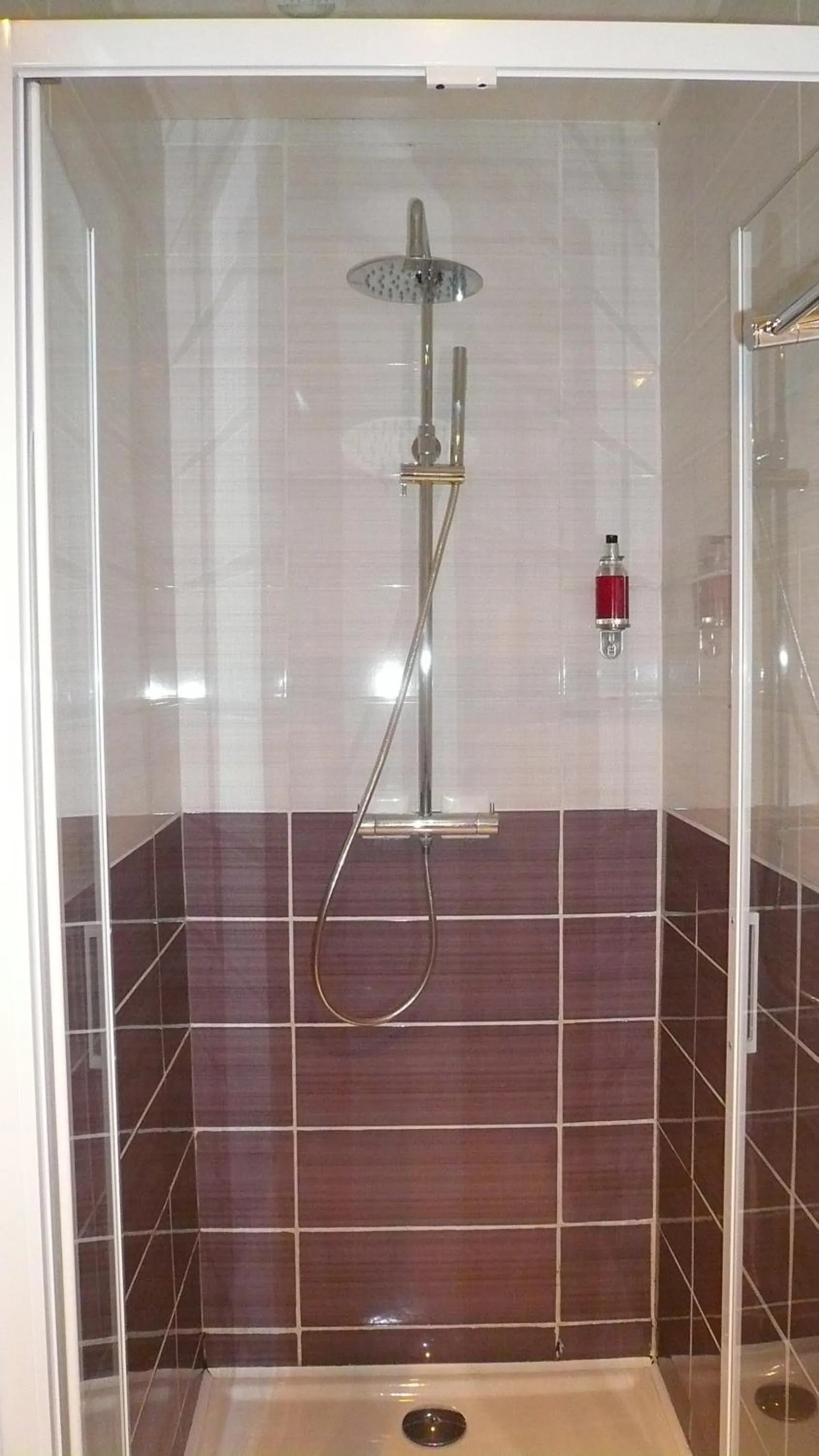 Shower in Hôtel L'Européen