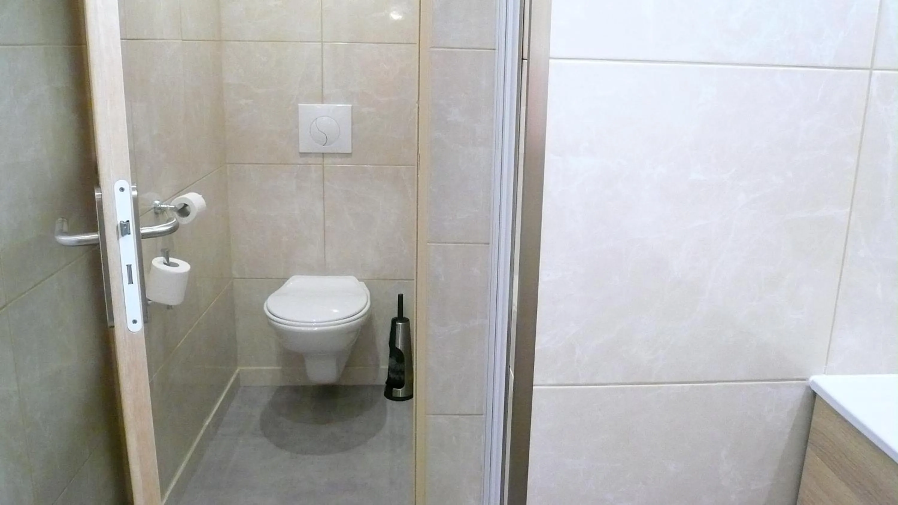 Toilet in Hôtel L'Européen