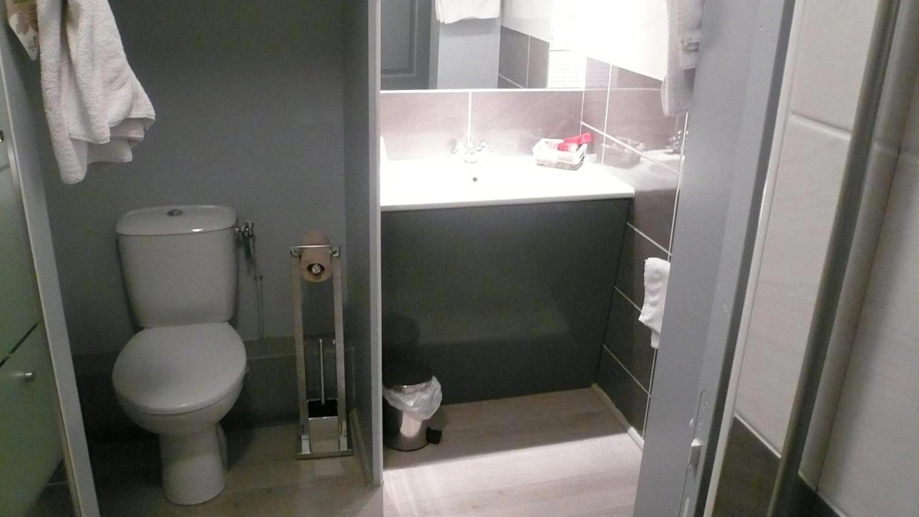 Toilet in Hôtel L'Européen