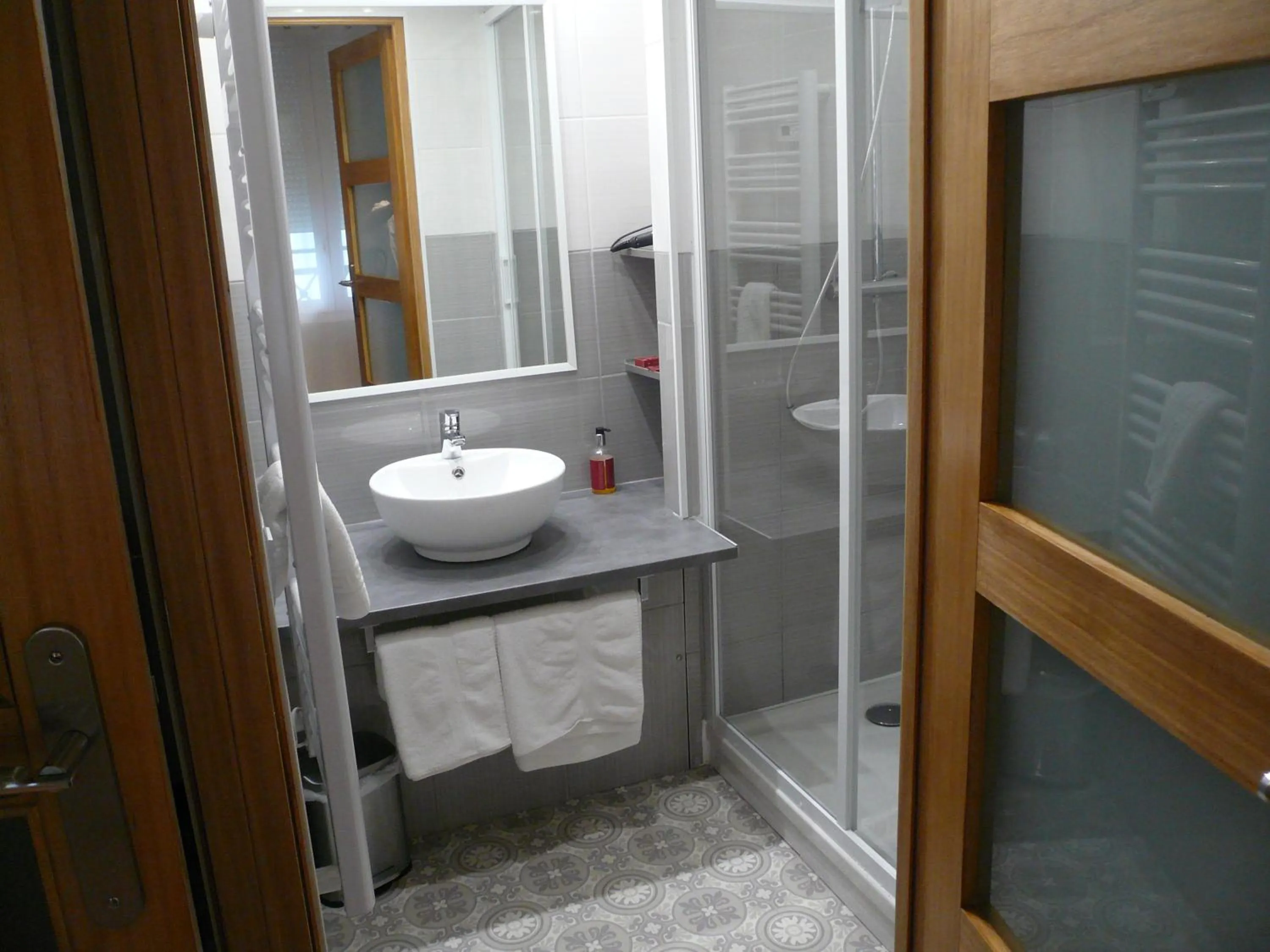 Bathroom in Hôtel L'Européen