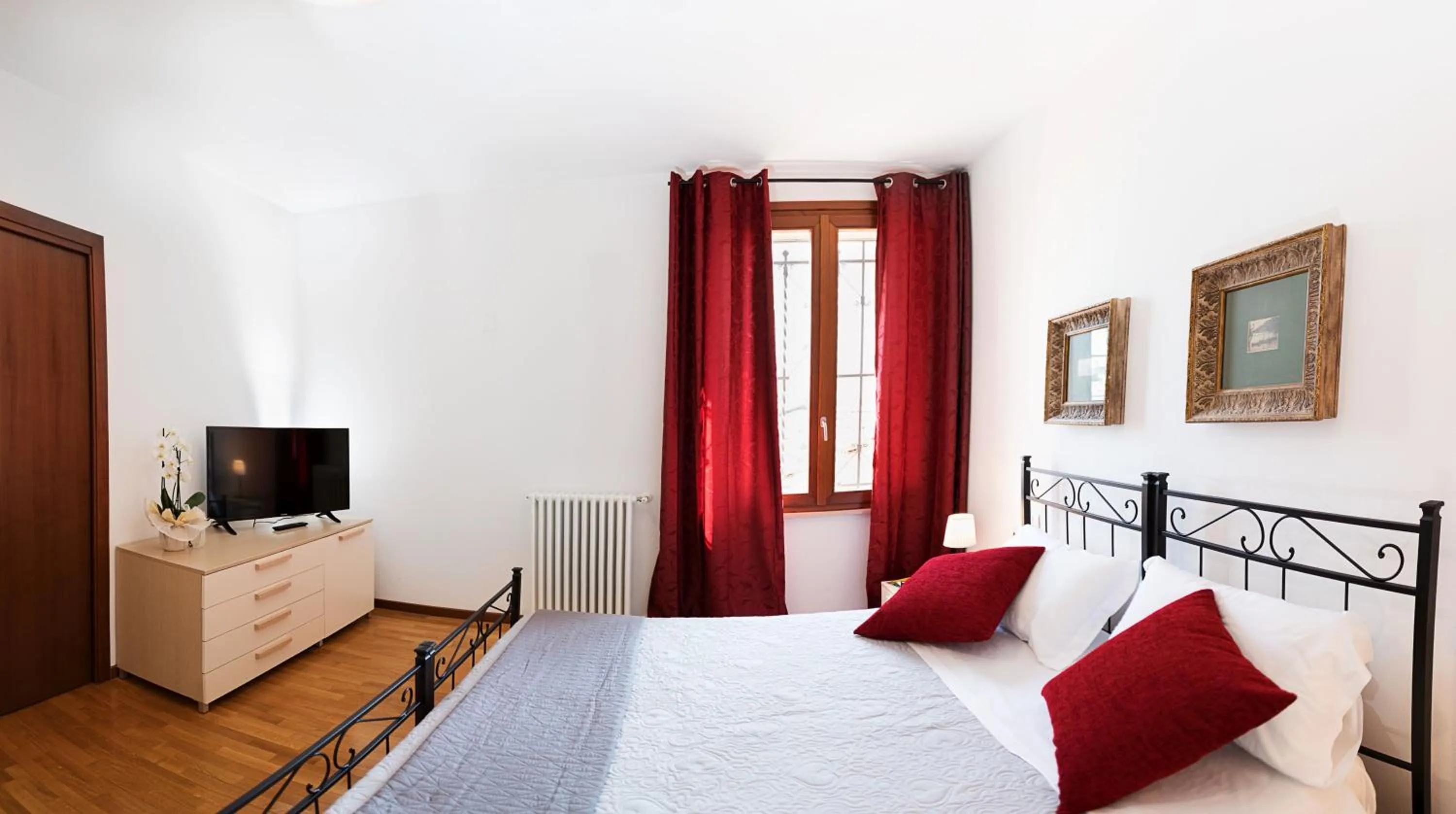 Bedroom, Bed in Verona Class ApartHotel "Residenze del Cuore"