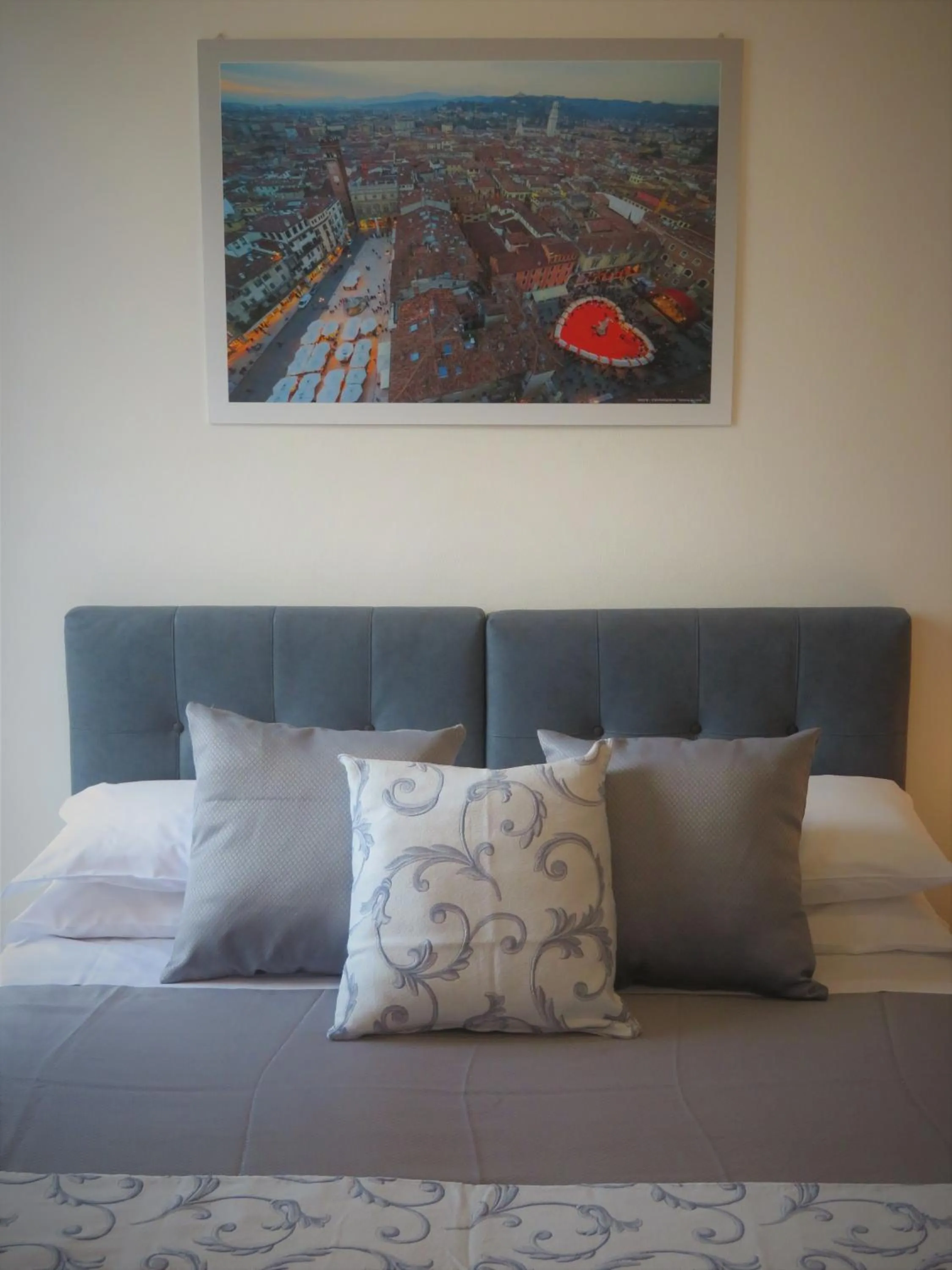 Bed in Verona Class ApartHotel "Residenze del Cuore"