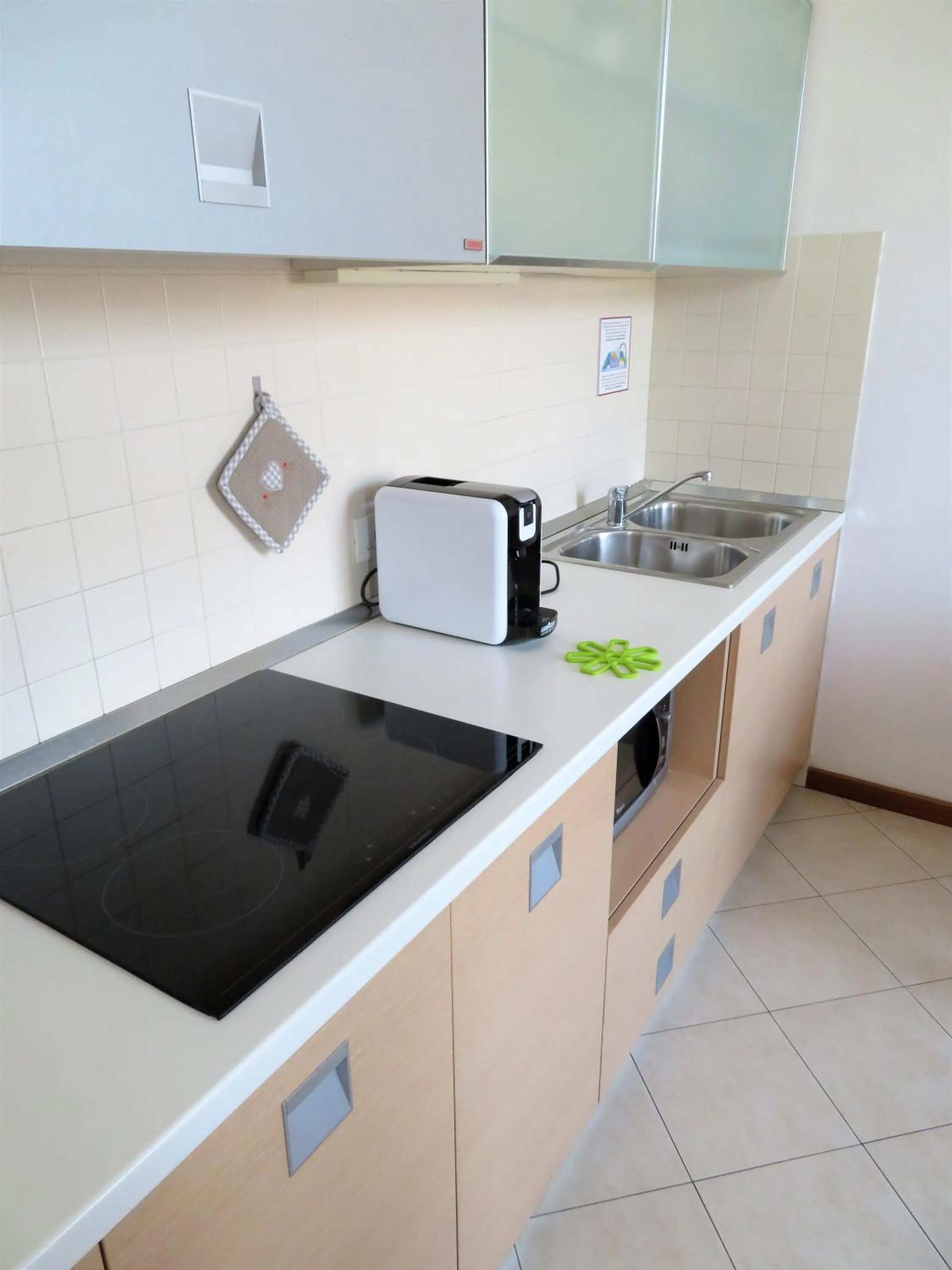 Kitchen or kitchenette in Verona Class ApartHotel "Residenze del Cuore"