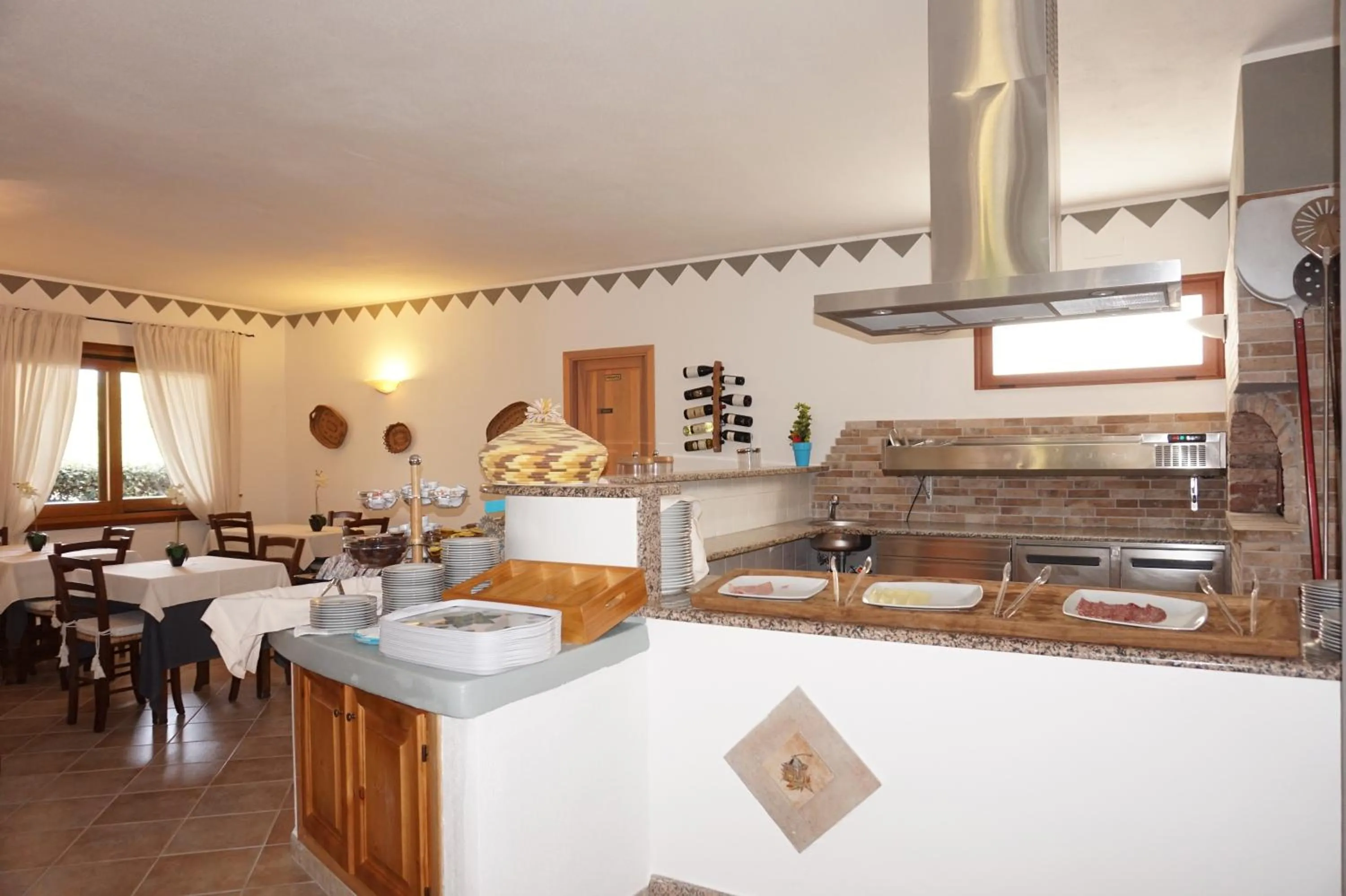 Restaurant/places to eat in Hotel Il Platano