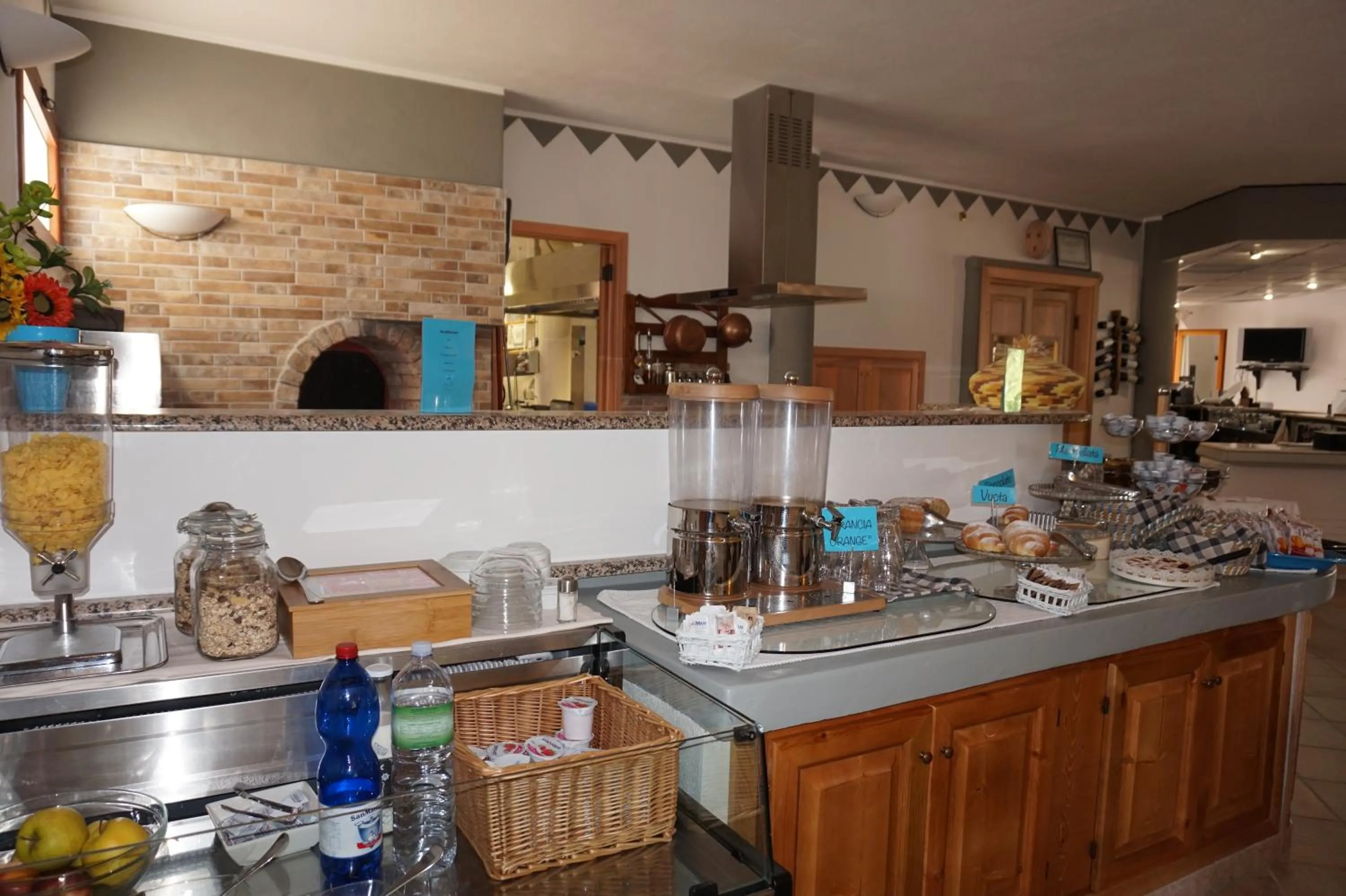 Restaurant/places to eat in Hotel Il Platano